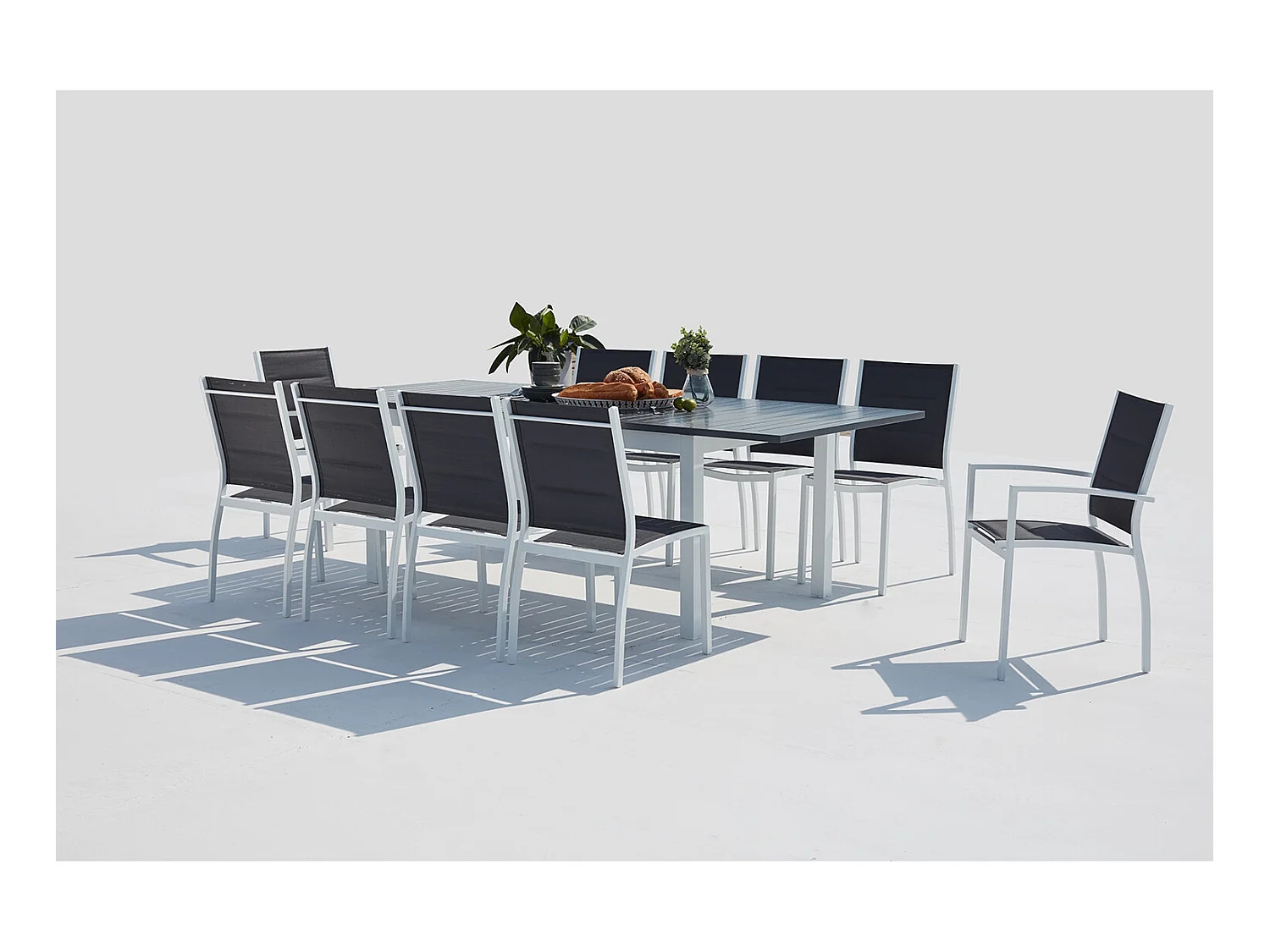 Table de jardin extensible et 10 chaises alu-toile PVC blanc AREZZO