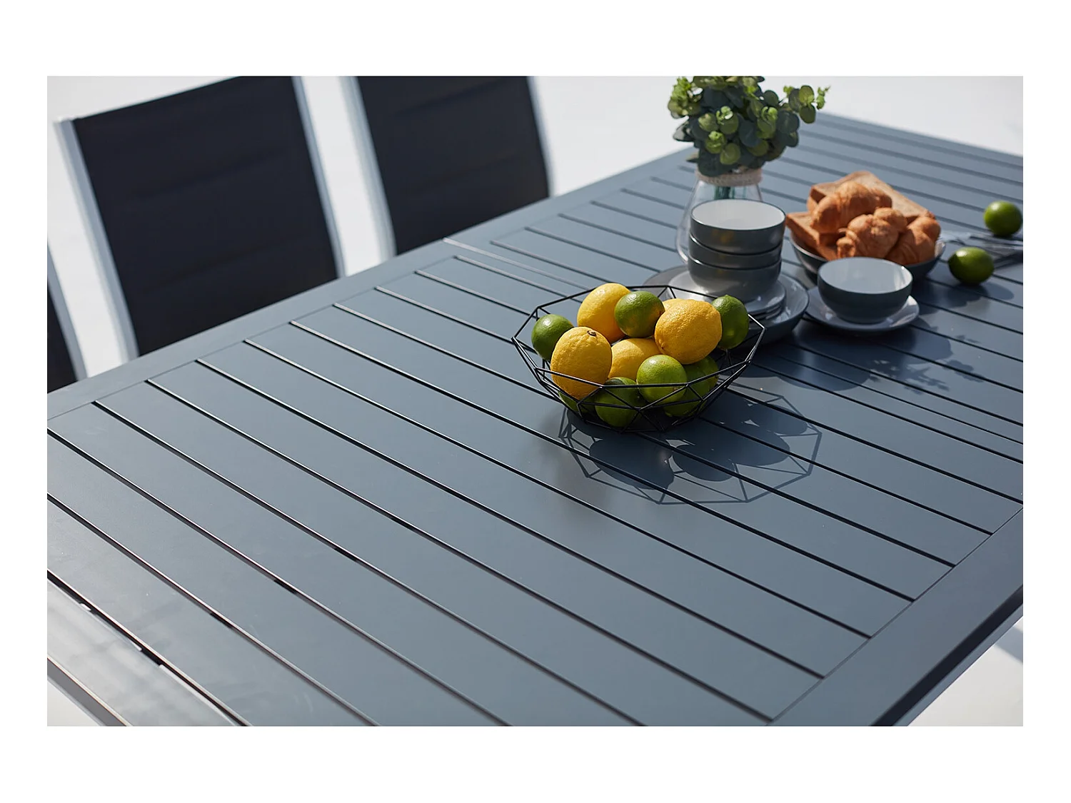 Table de jardin extensible et 10 chaises alu-toile PVC blanc AREZZO