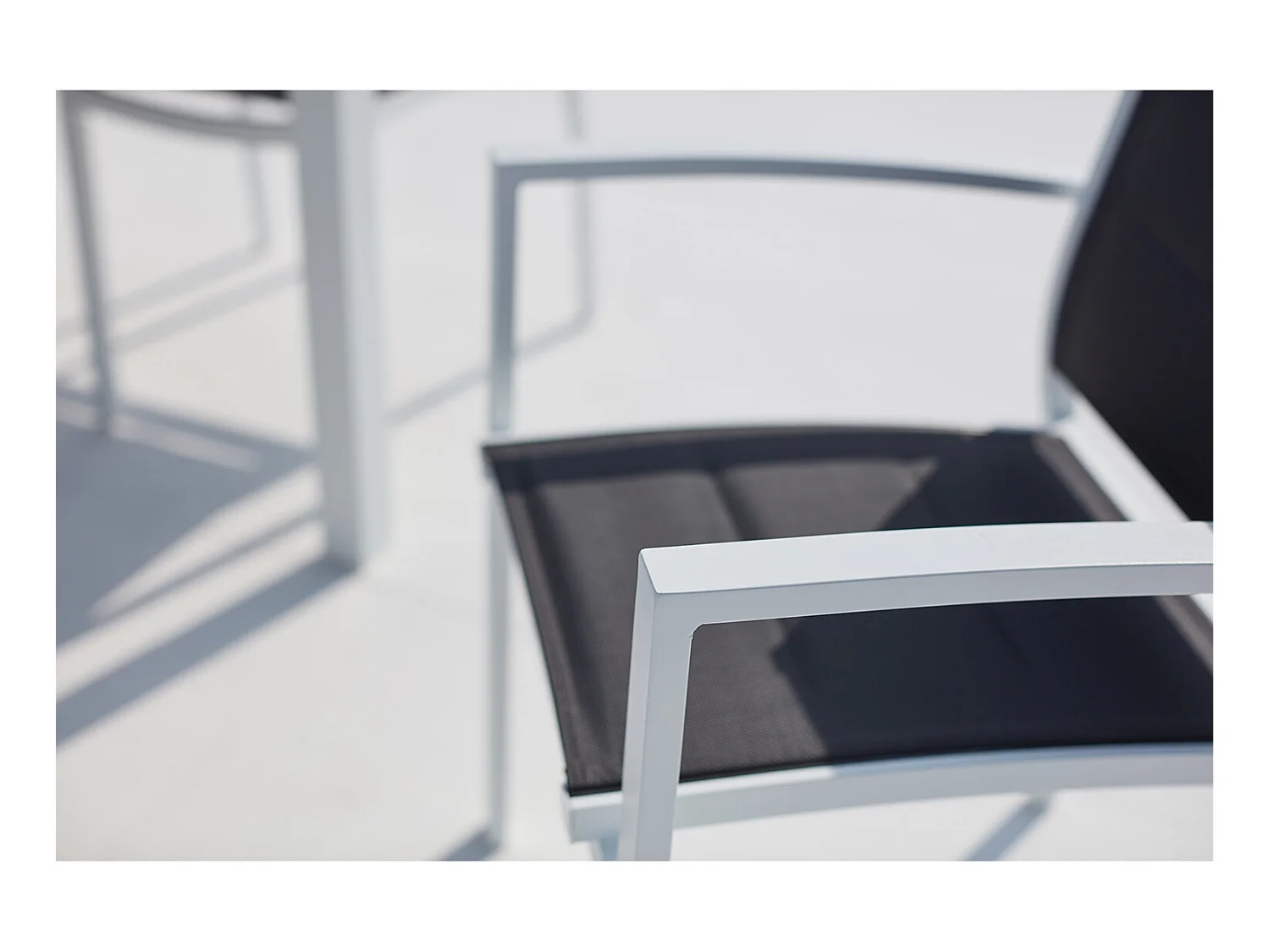 Table de jardin extensible et 10 chaises alu-toile PVC blanc AREZZO