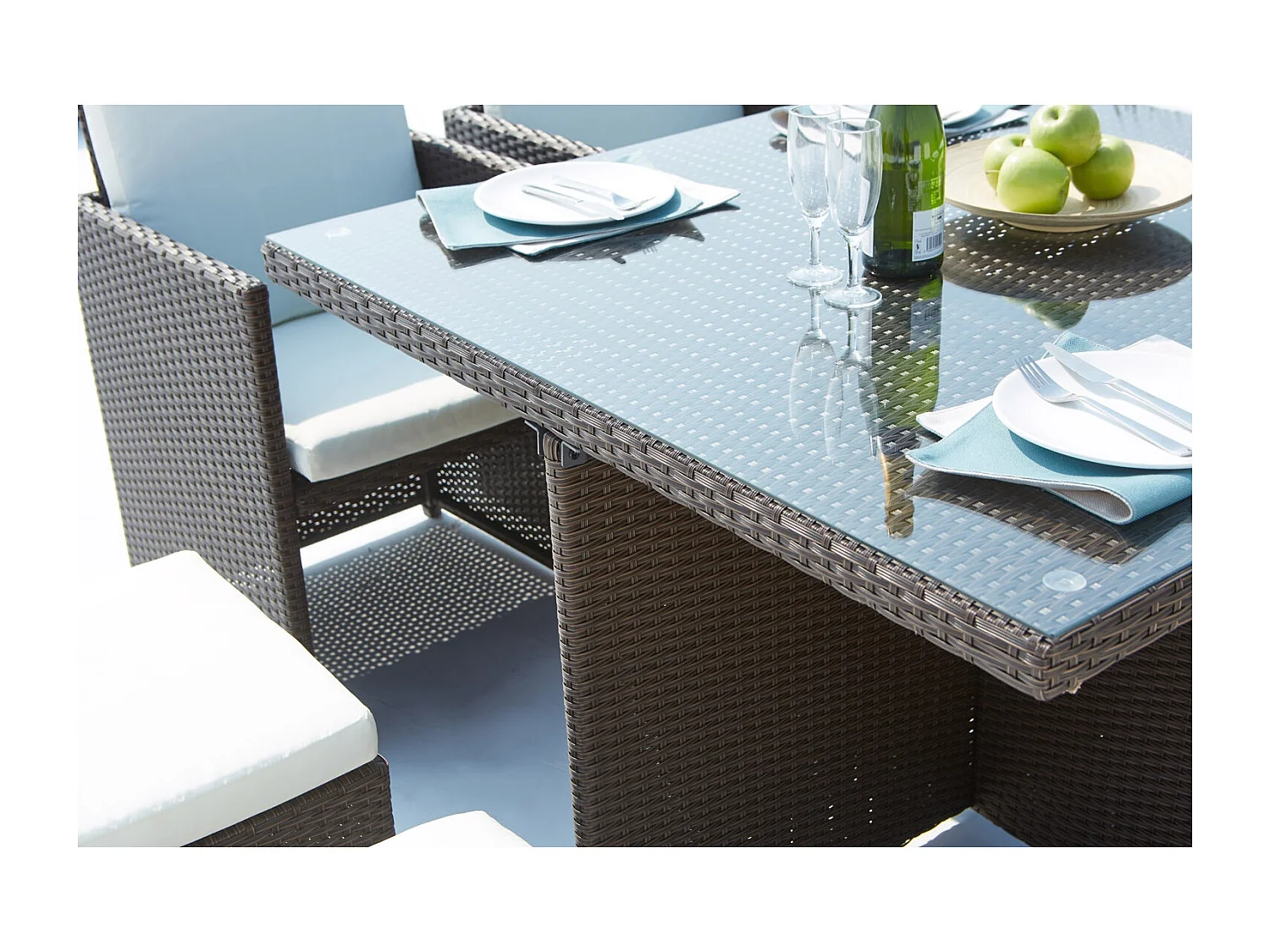 Table et chaises 8 places encastrables résine marron-blanc MONACO