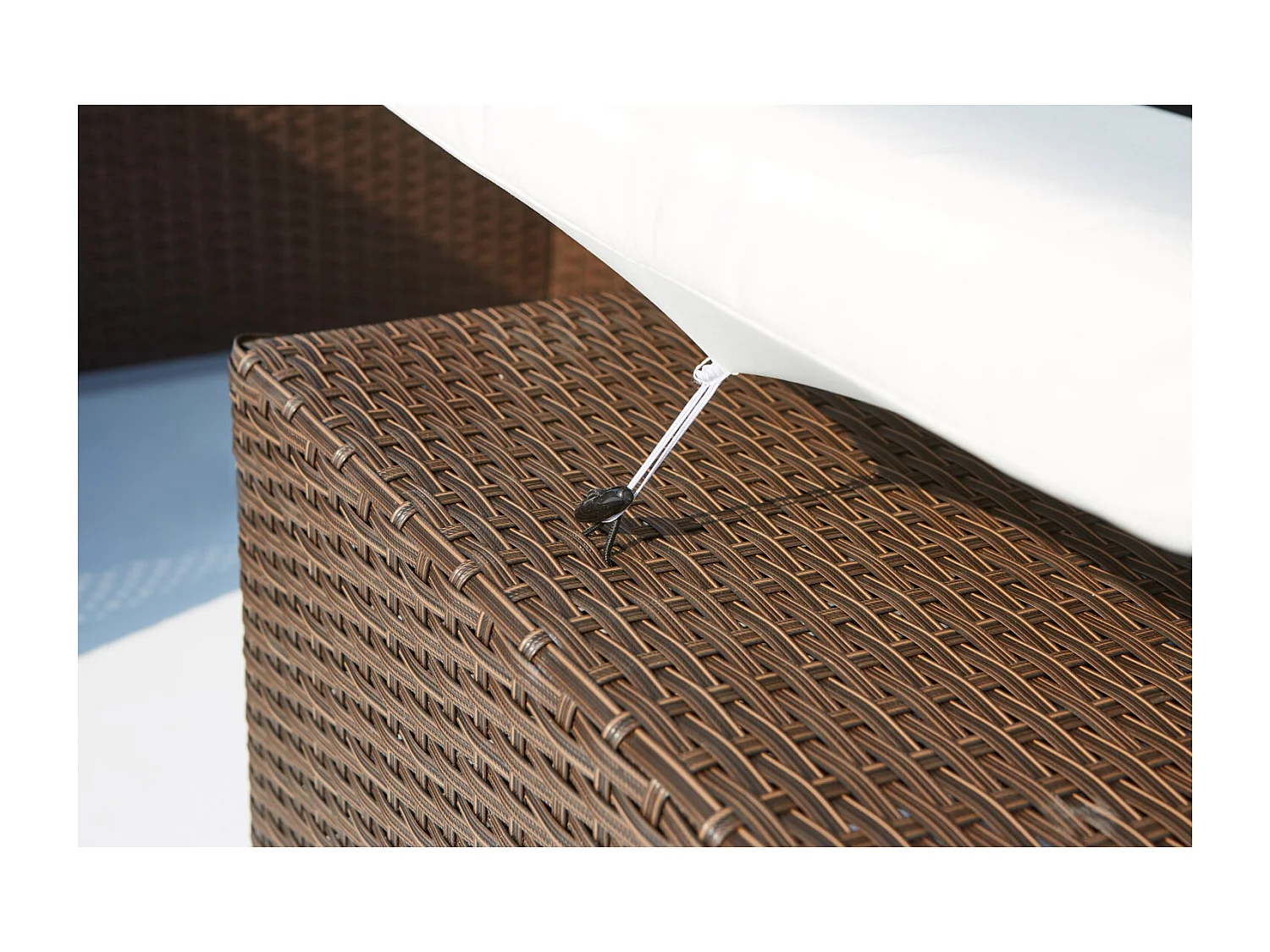 Table et chaises 8 places encastrables résine marron-blanc MONACO