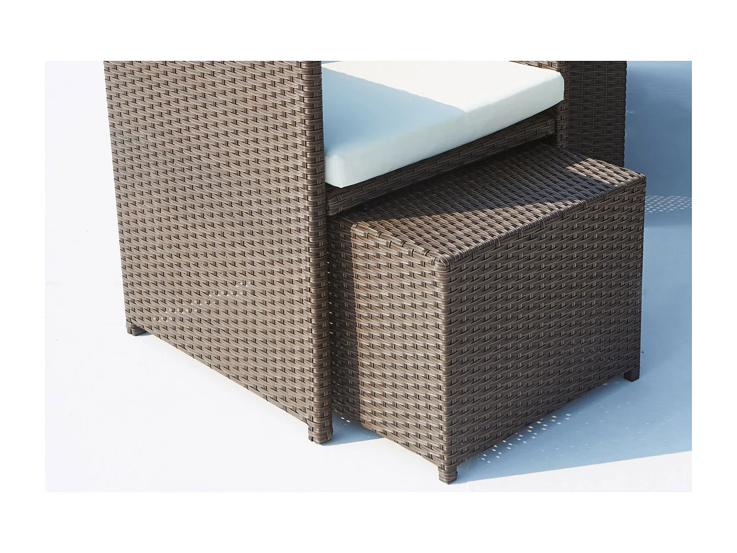 Table et chaises 8 places encastrables résine marron-blanc MONACO