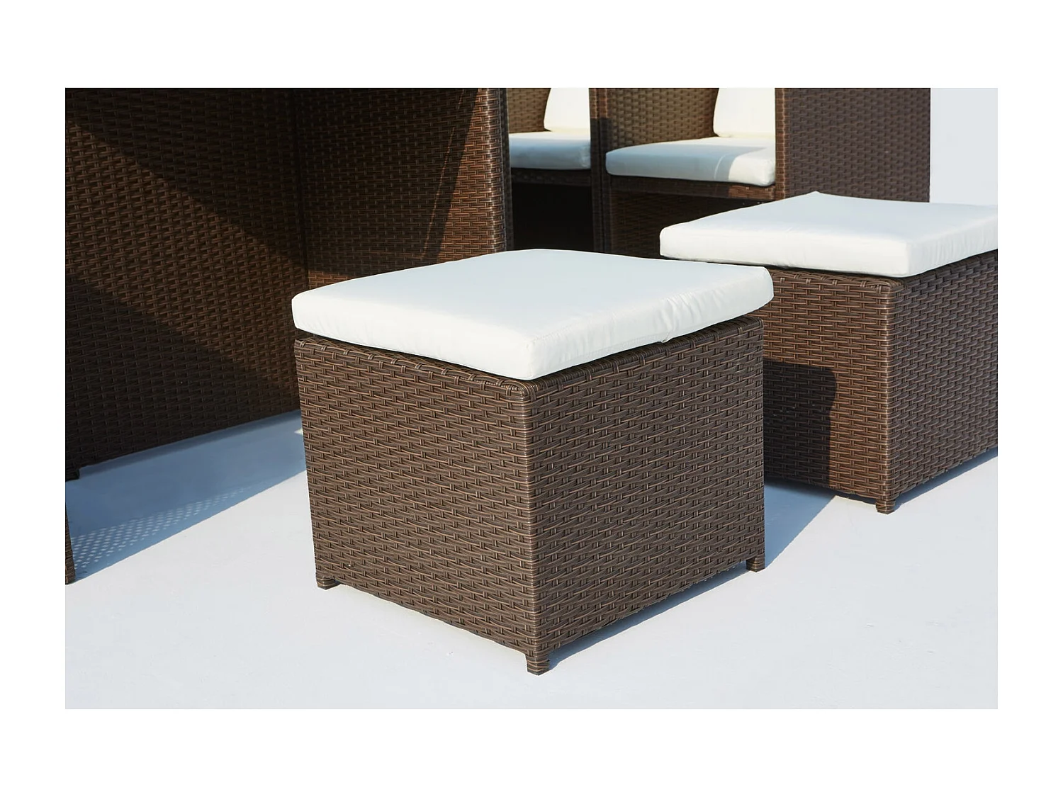 Table et chaises 8 places encastrables résine marron-blanc MONACO