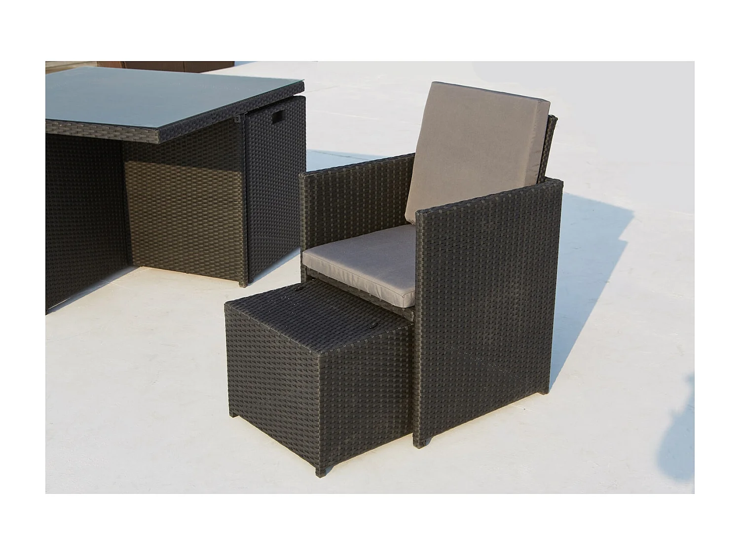 Gartenmöbel-Set aus schwarz-grauem Rattan Monaco 8 Plätze - Minimalistisches und praktisches Design