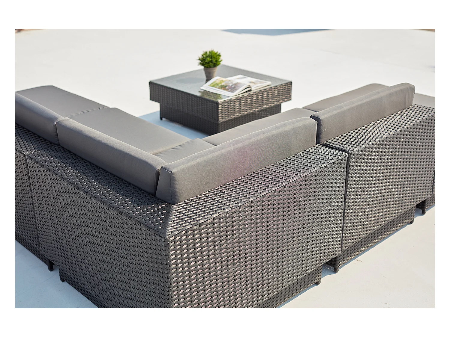 Salon de jardin d'angle 5 places en résine tressée gris AMORGOS