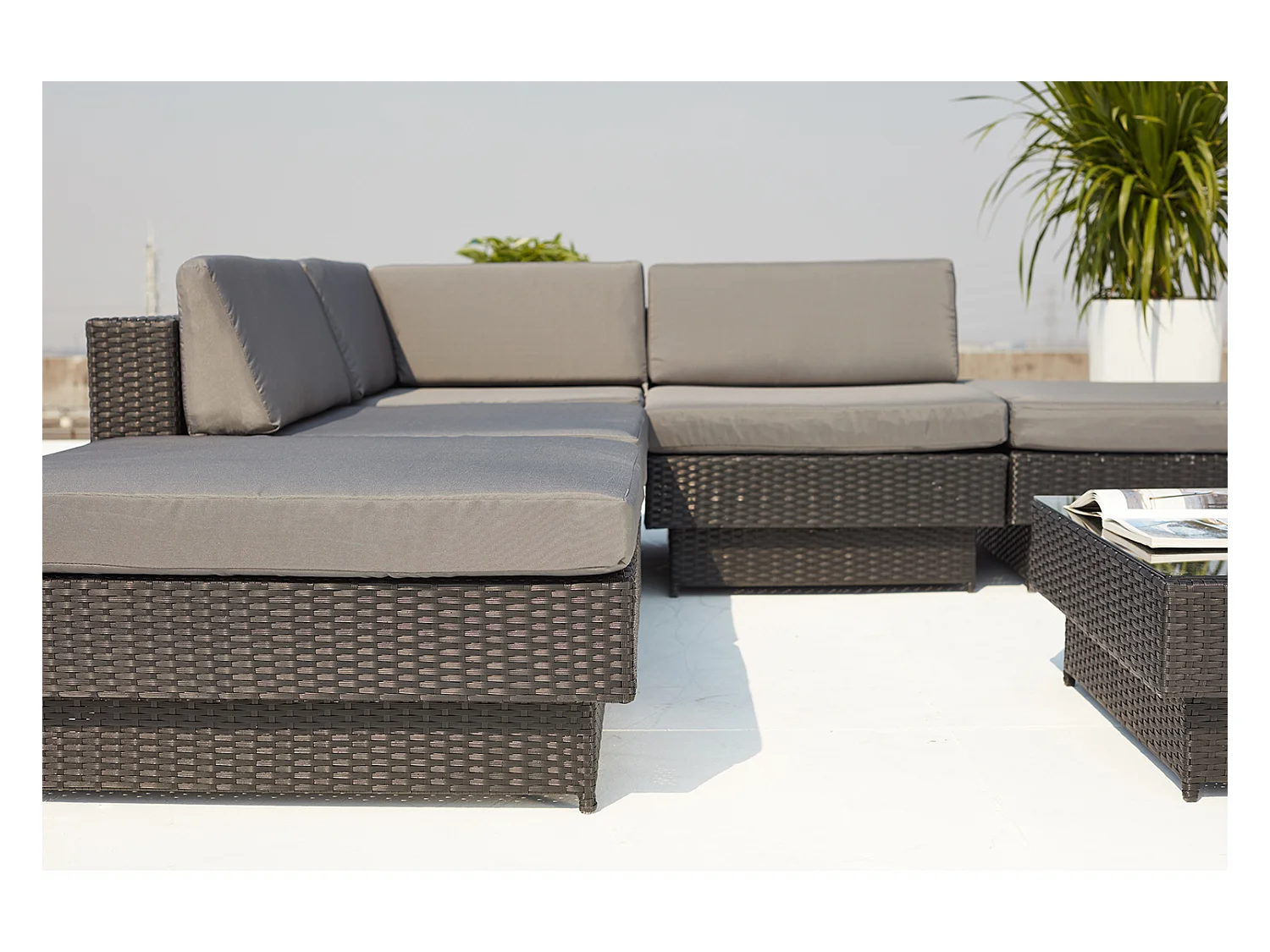Salon de jardin d'angle 5 places en résine tressée gris AMORGOS