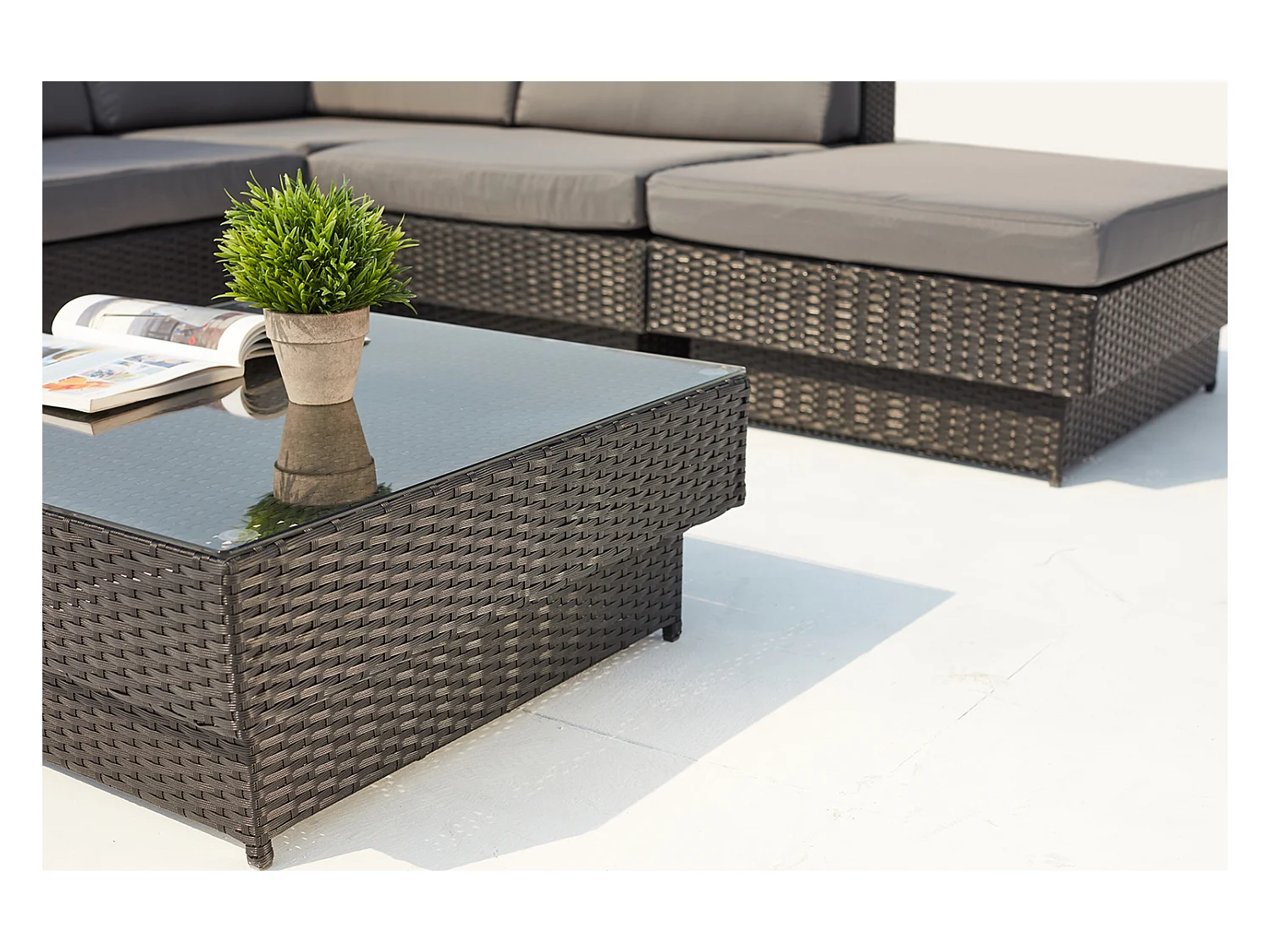 Salon de jardin d'angle 5 places en résine tressée gris AMORGOS