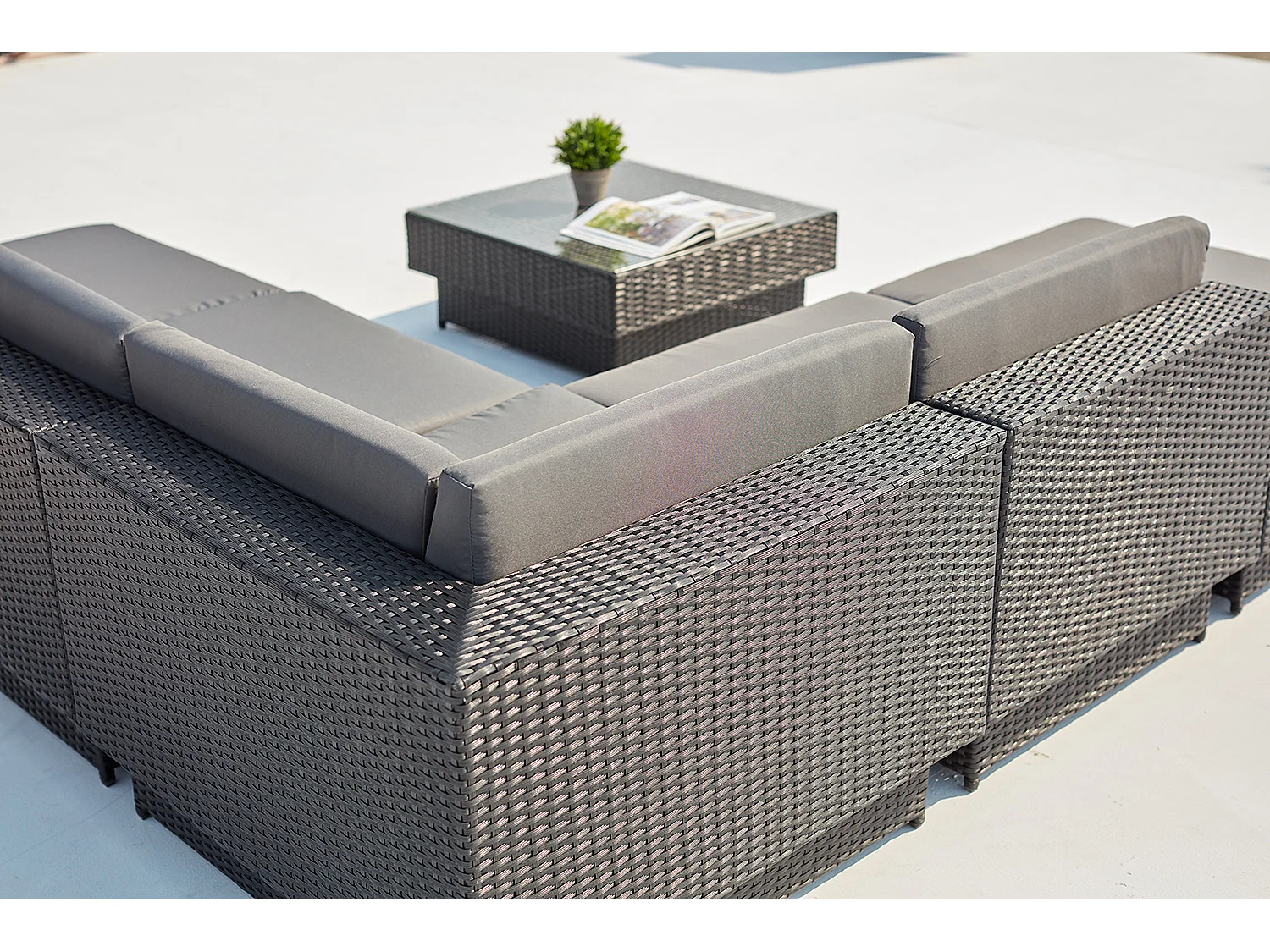 Salon de jardin d'angle 5 places en résine tressée gris AMORGOS