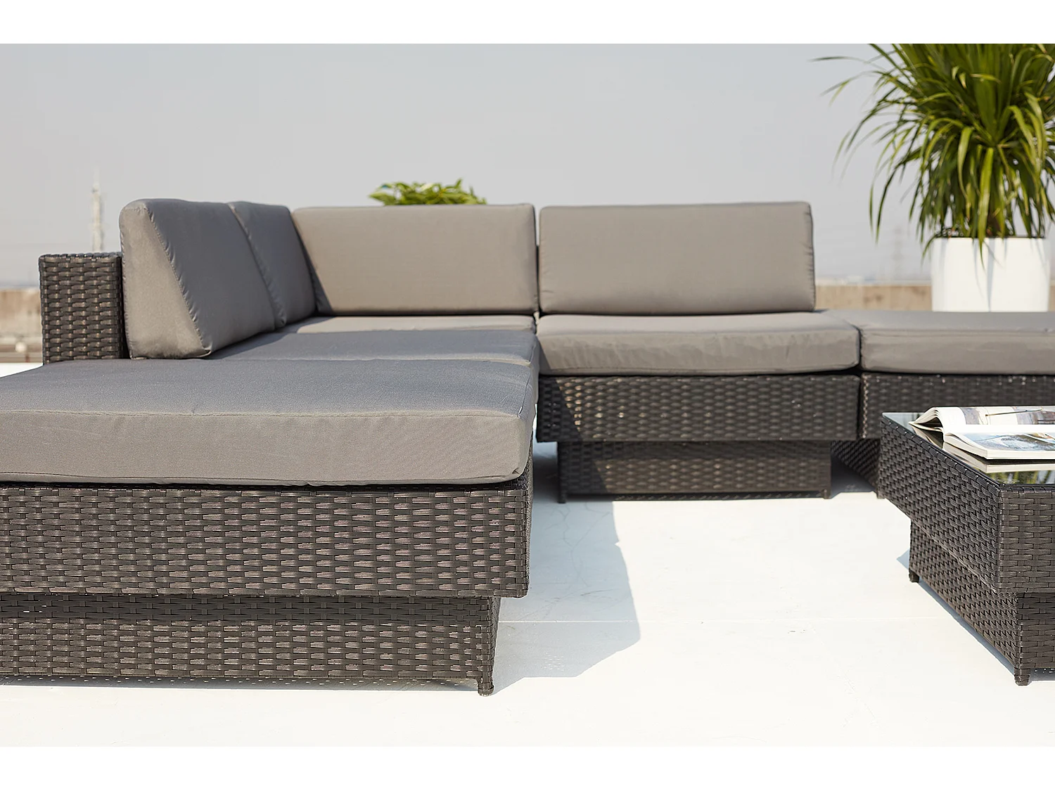 Salon de jardin d'angle 5 places en résine tressée gris AMORGOS