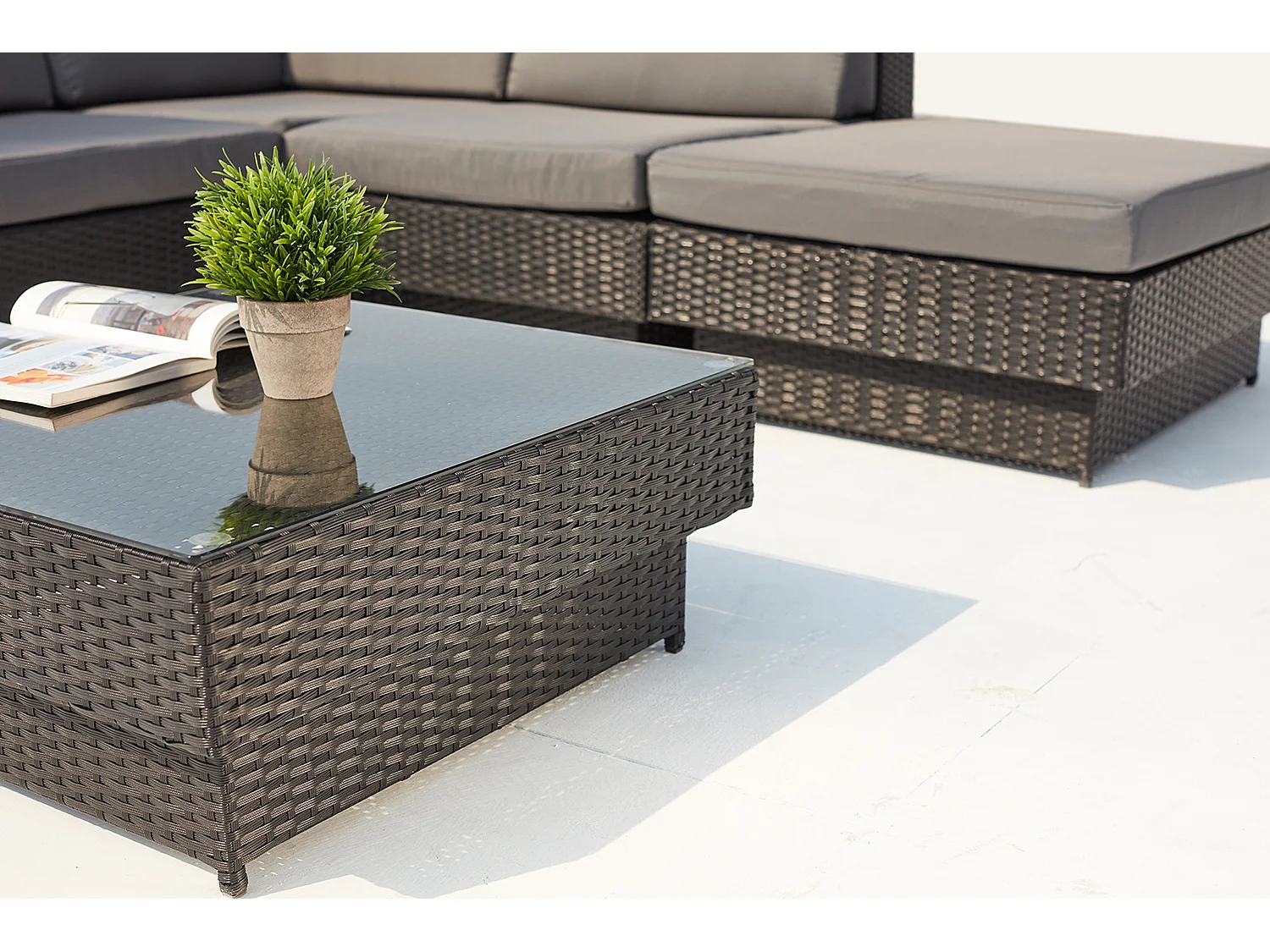 Salon de jardin d'angle 5 places en résine tressée gris AMORGOS