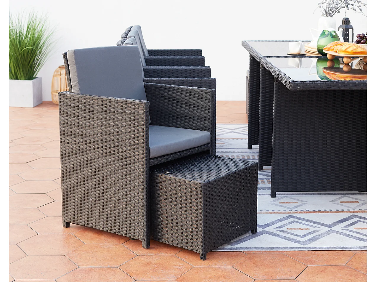 Table et chaises 12 places encastrables en résine noir-gris MONACO