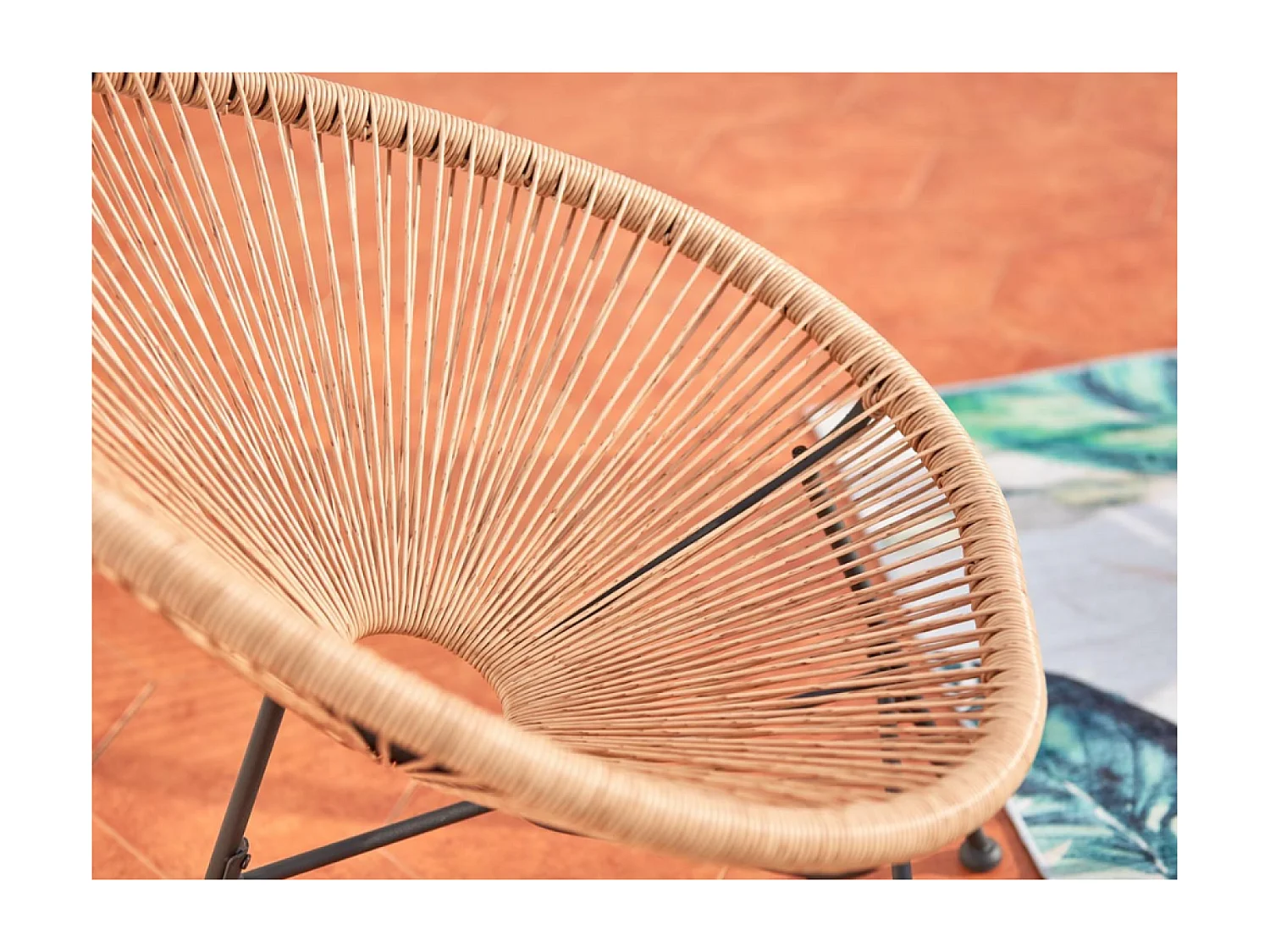 Set di 2 poltrone a forma di uovo + tavolino beige ACAPULCO