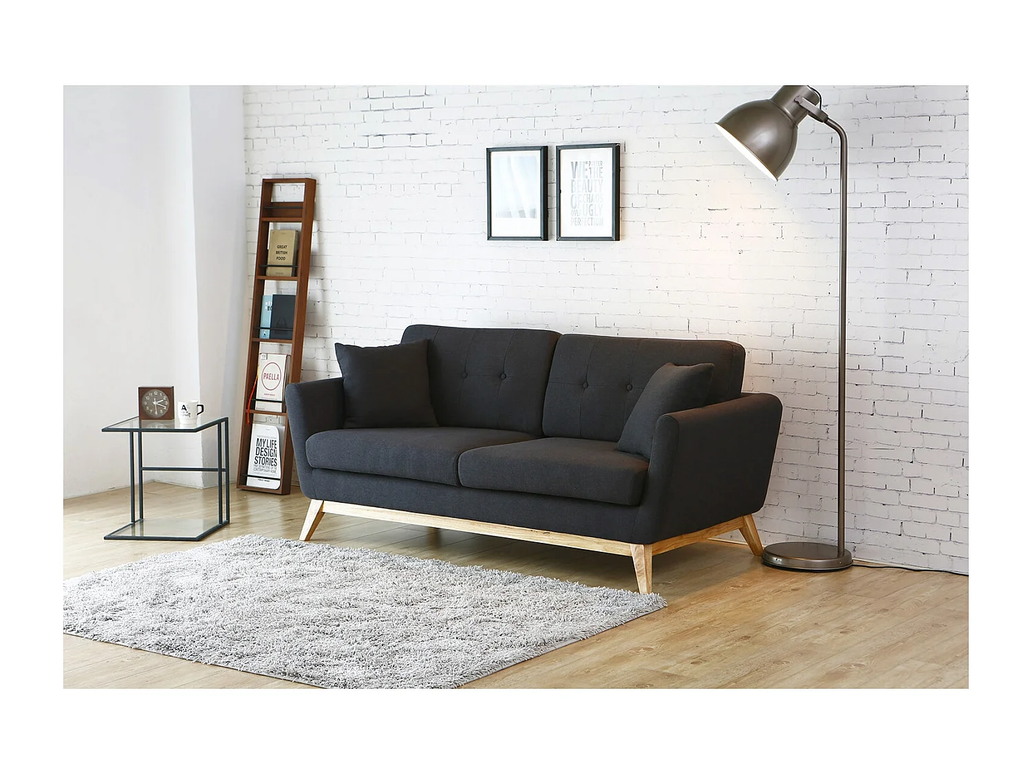 Skandinavisches Sofa aus anthrazitgrauem Stoff HOGA