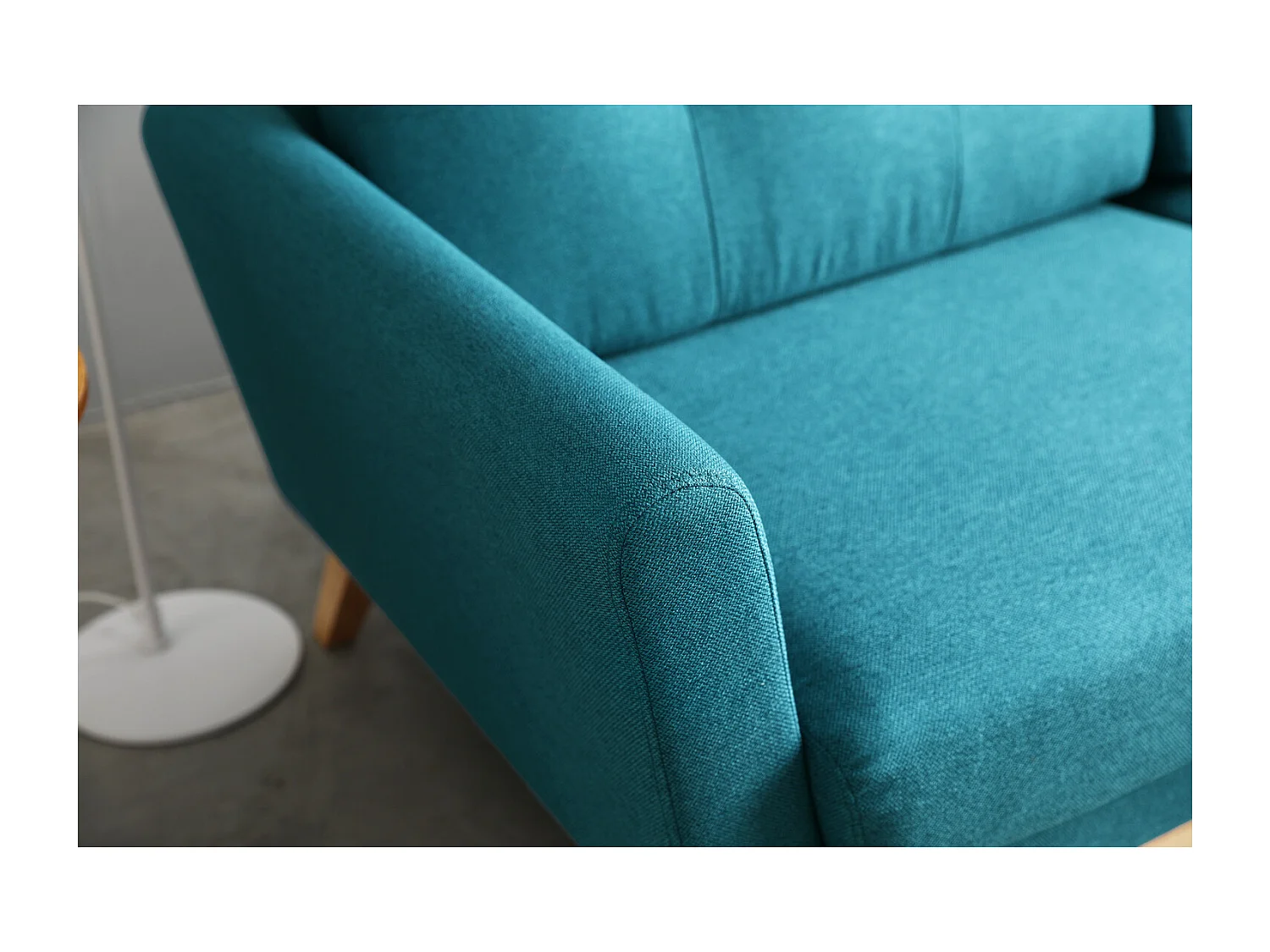 Canapé scandinave 3 places et 2 coussins en tissu bleu canard HOGA