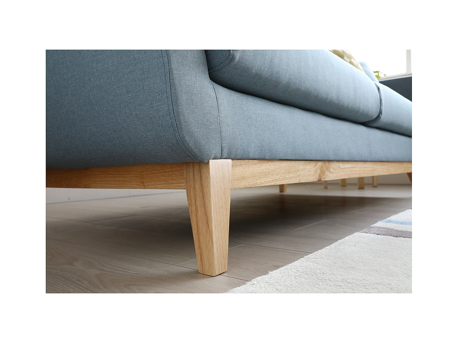 Canapé scandinave 3 places en tissu bleu pastel HOGA