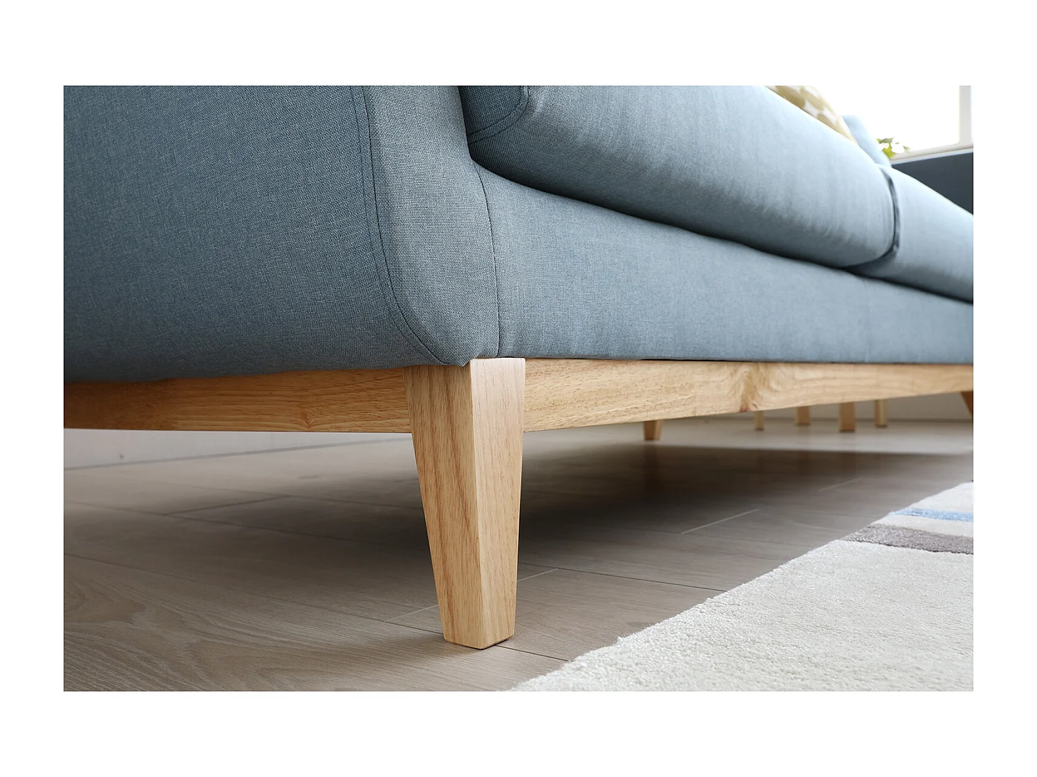 Canapé scandinave 3 places en tissu bleu pastel HOGA