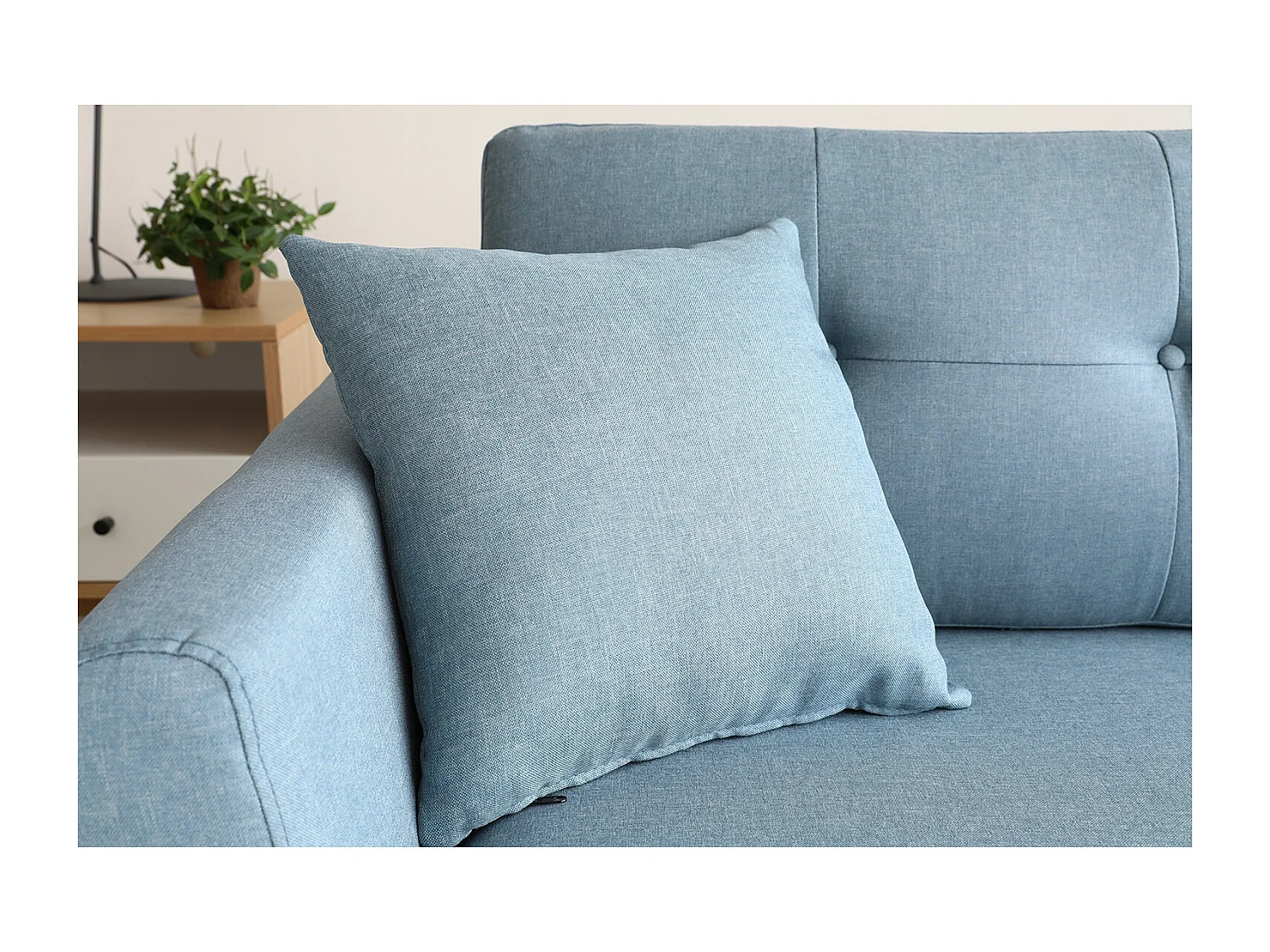 Canapé scandinave 3 places en tissu bleu pastel HOGA