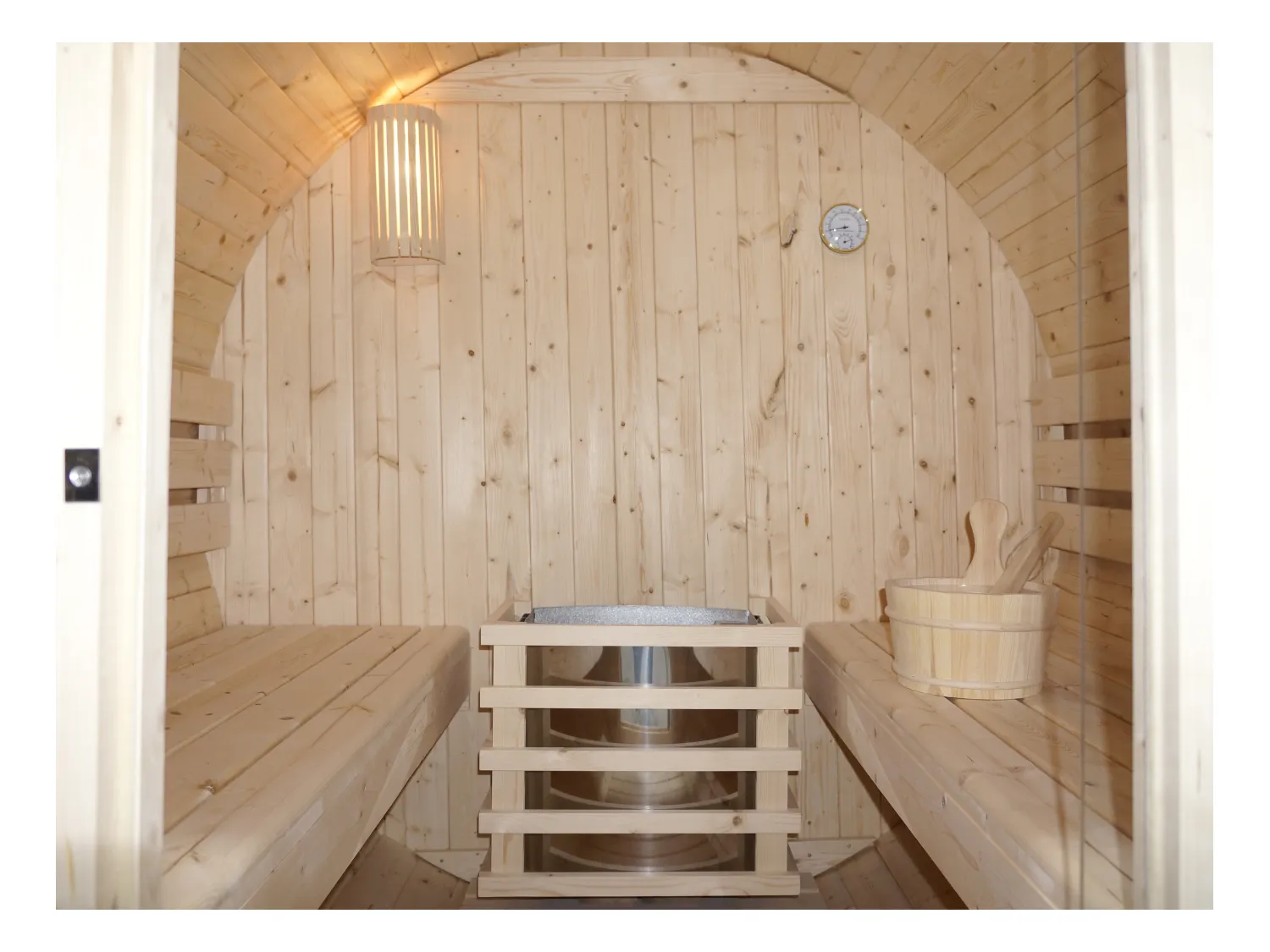 Sauna extérieur en tonneau 4 places avec poêle 6KW - L185 x P180 x H190 cm - ISOKYRO