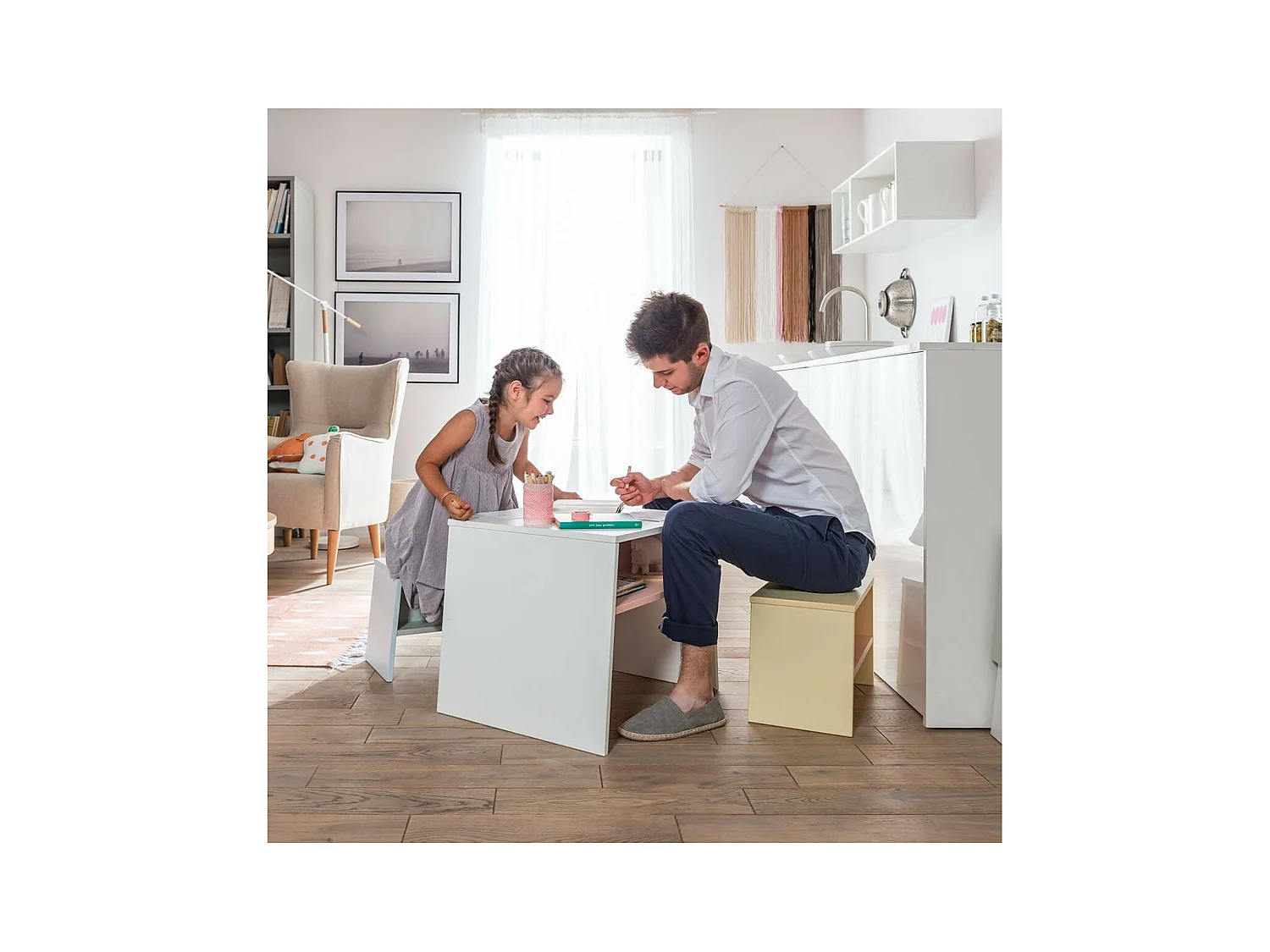 Tabouret enfant empilable avec rangement - L46 cm