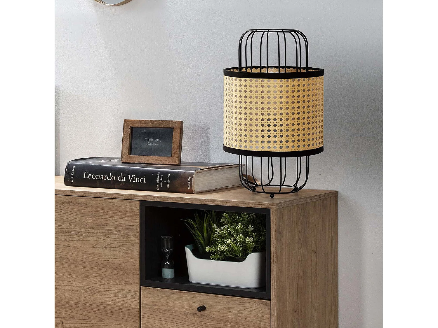 Nachtkastlamp Nozomi van synthetisch rotan, diameter 38 cm.