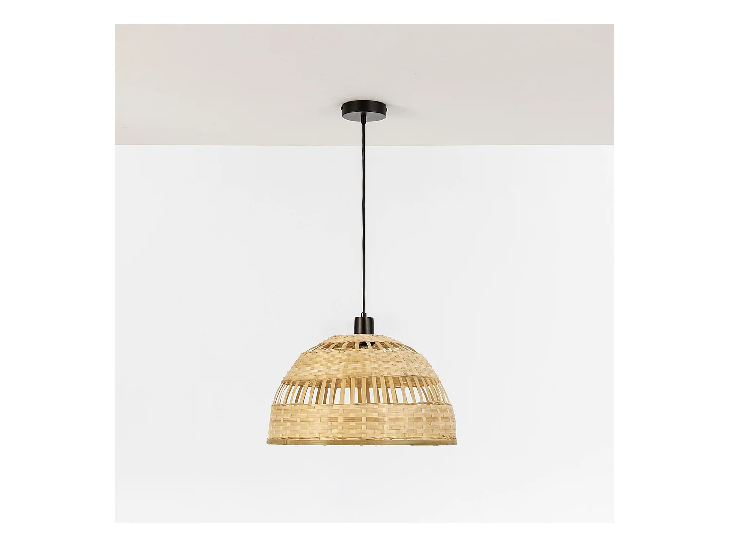 Luminária de teto Suyen de Bambu, diâmetro 39,5 cm.