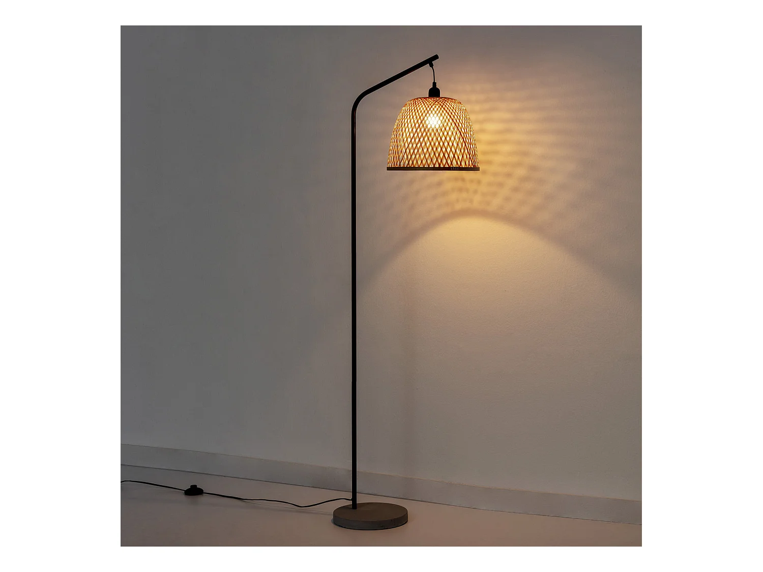 Stehlampen Umiko altura 156 cm