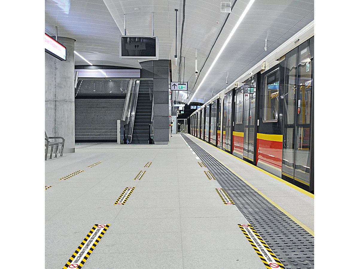 Stickers Sol Anti-dérapant avec Protection - SOL 6 BANDES COVID-19 DISTANCE DE SÉCURITÉ À RESPECTER - 1 sticker de 60cmx60cm-6bandesde10cmx60cm