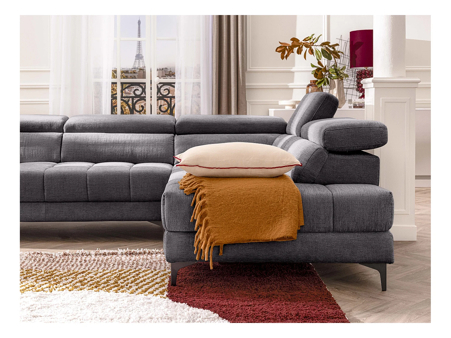 Elektrische relaxhoekbank met hoek rechts met schuivende zitting van antracietgrijze stof MONISO