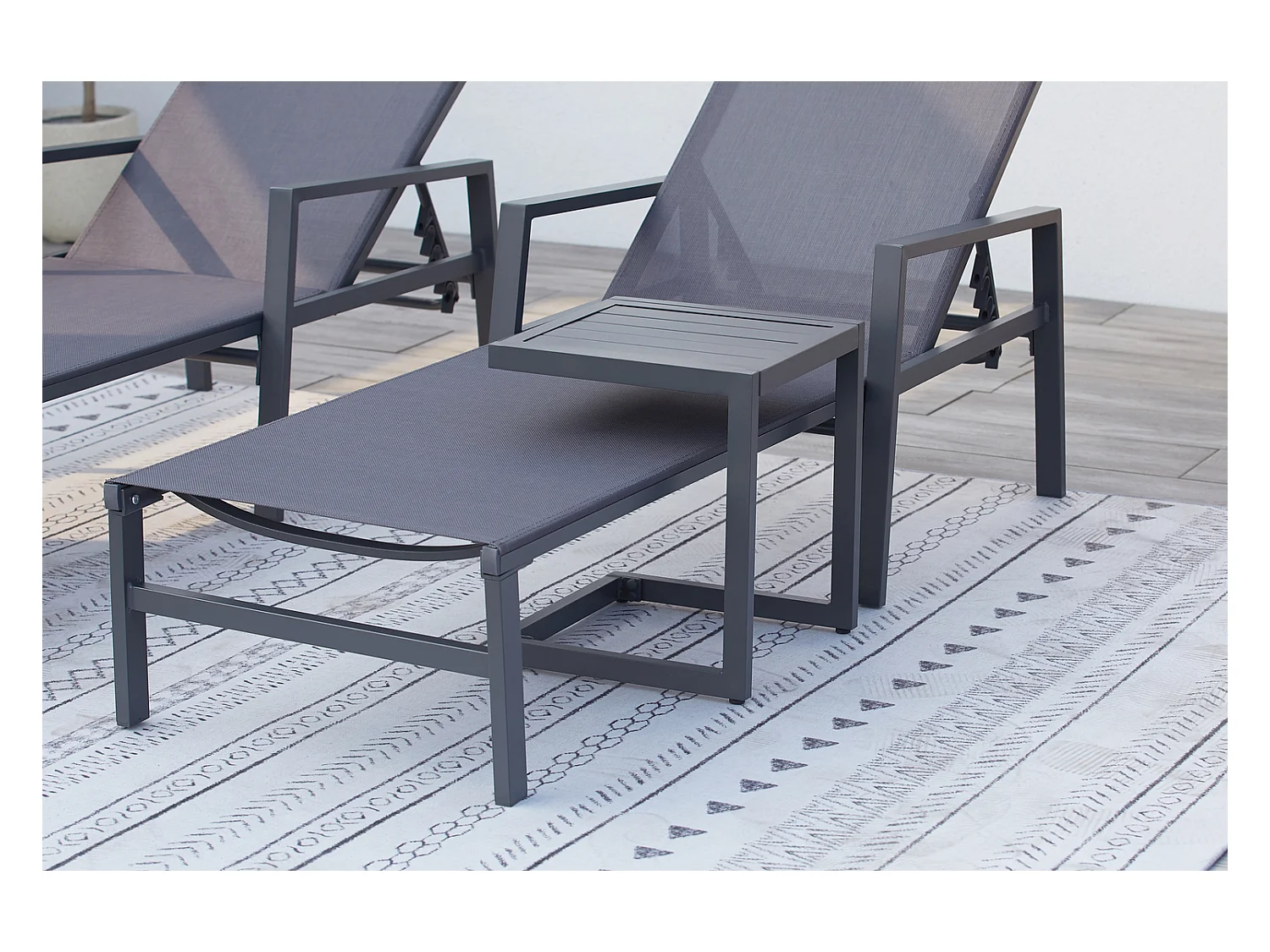 Lot de 2 transats et une table d'appoint gris BARI