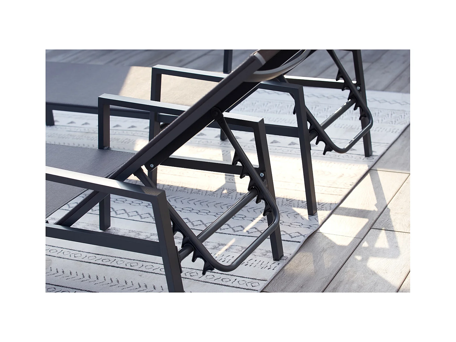 Lot de 2 transats et une table d'appoint gris BARI