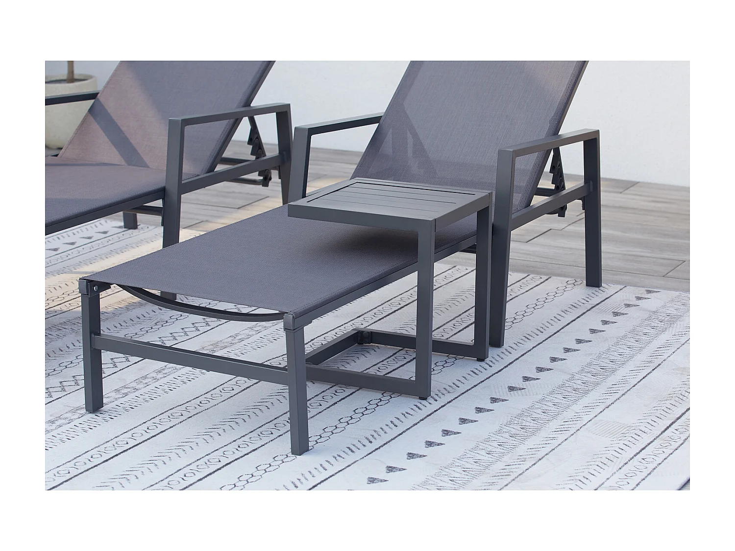 Lot de 2 transats et une table d'appoint gris BARI