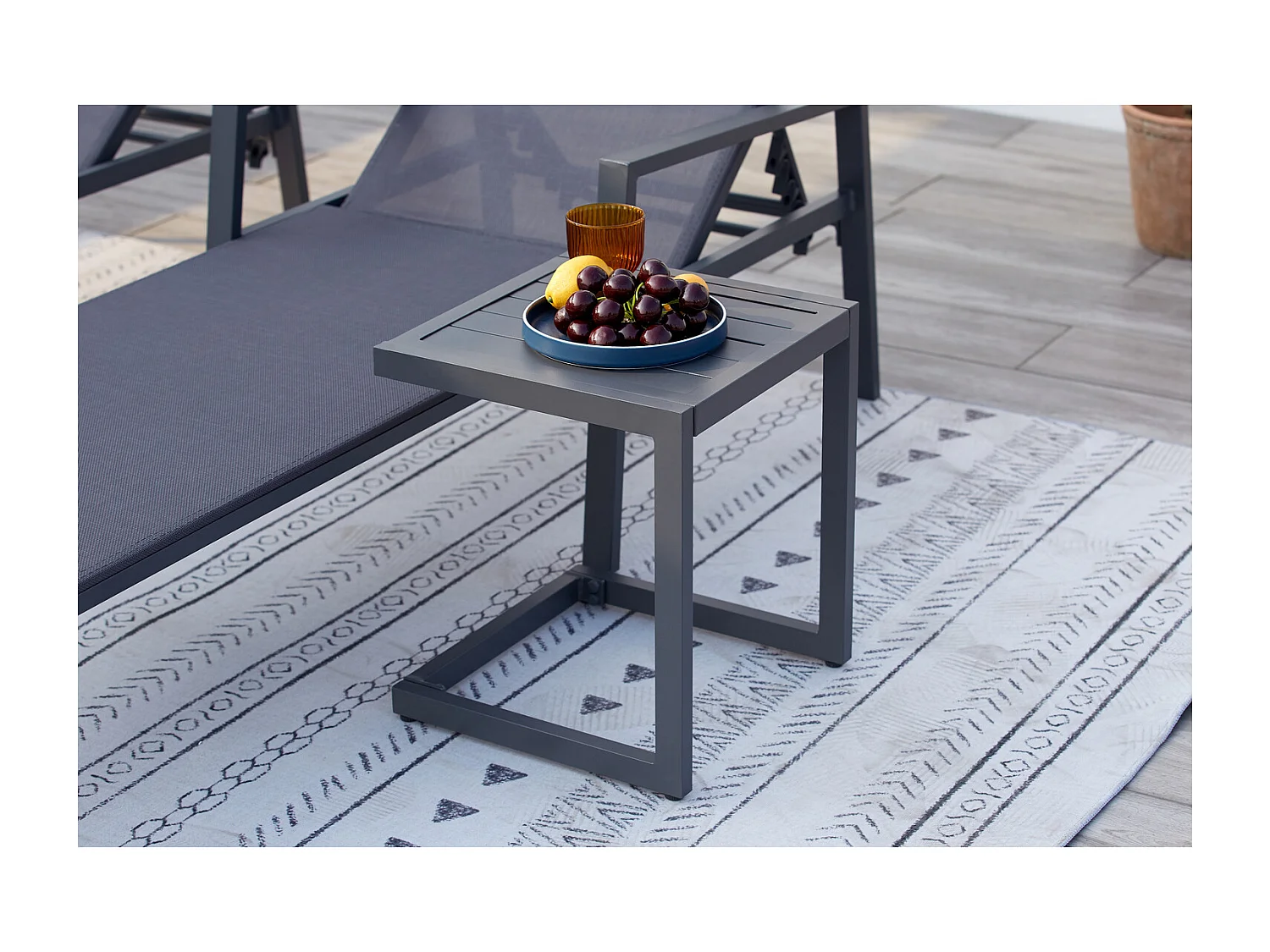 Lot de 2 transats et une table d'appoint gris BARI