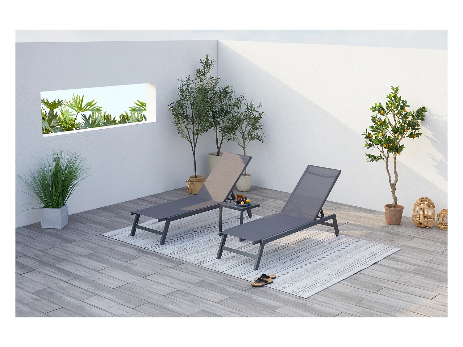 Set van 2 grijze en zwarte ligstoelen met bijzettafel Prato van aluminium en textilene, trendy design