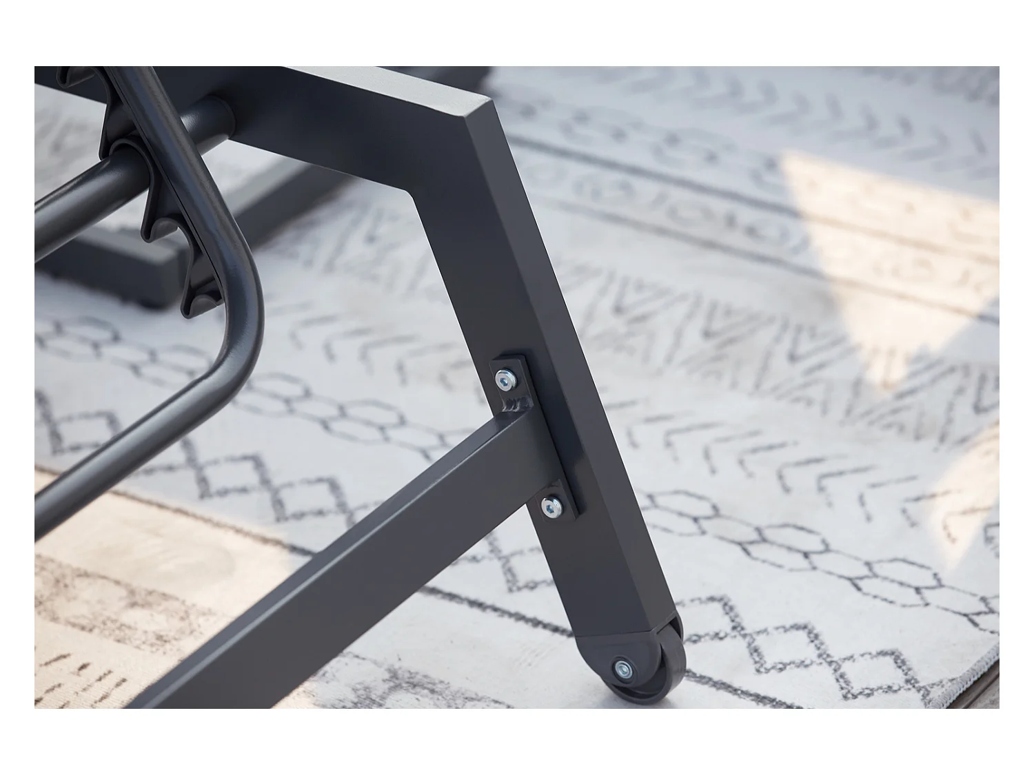 Lot de 2 transats et une table d'appoint gris et noir PRATO