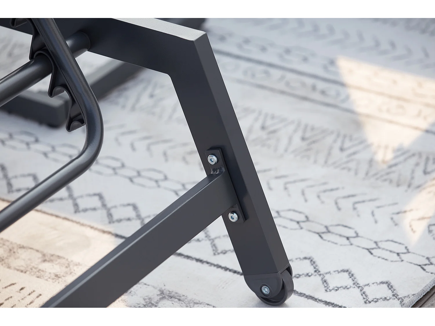 Lot de 2 transats et une table d'appoint gris et noir PRATO