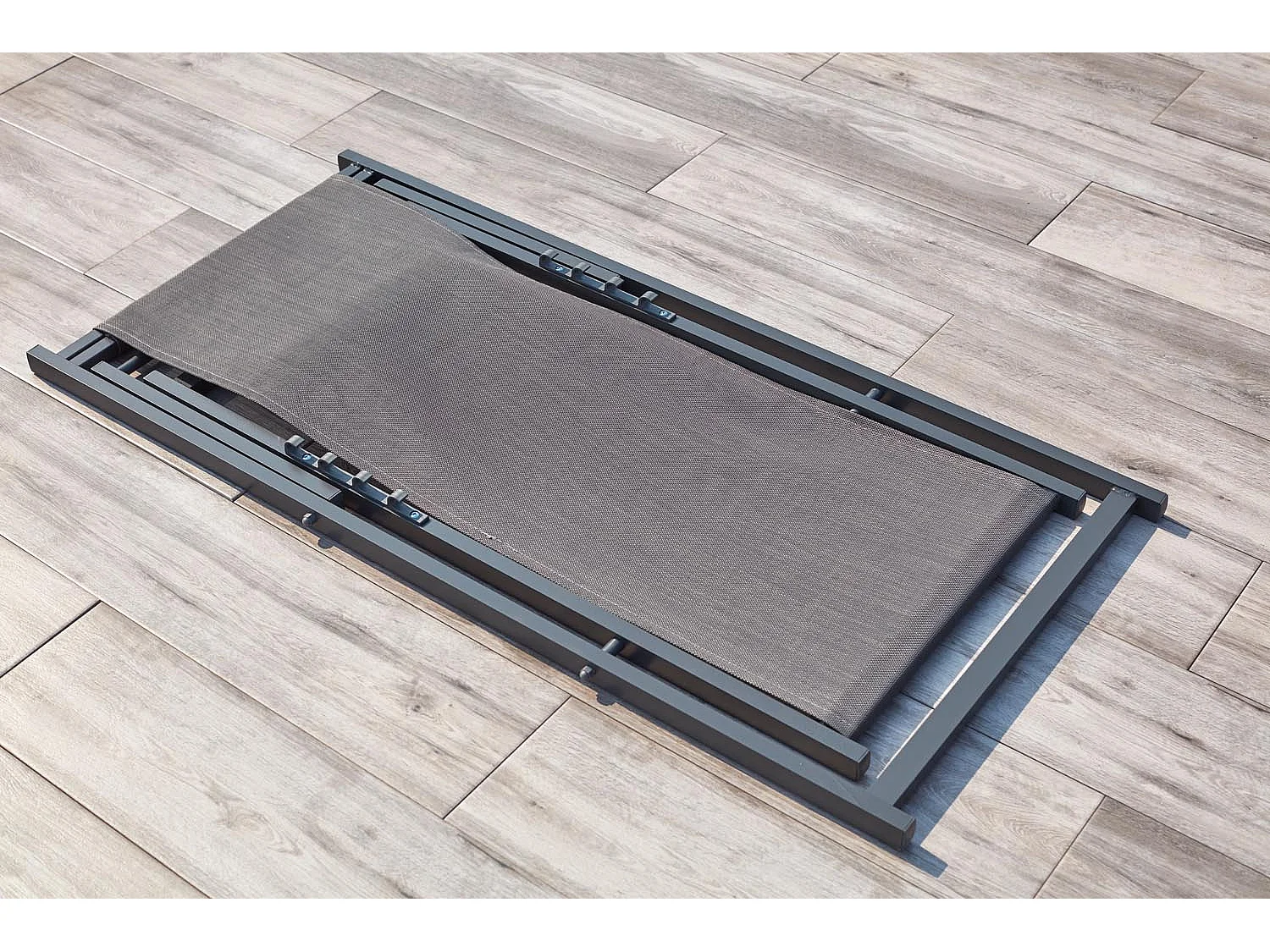 Conjunto de 2 espreguiçadeiras de jardim cinza em alumínio TEAVATA - Confortáveis e reclináveis, perfeitas para relaxar ao sol