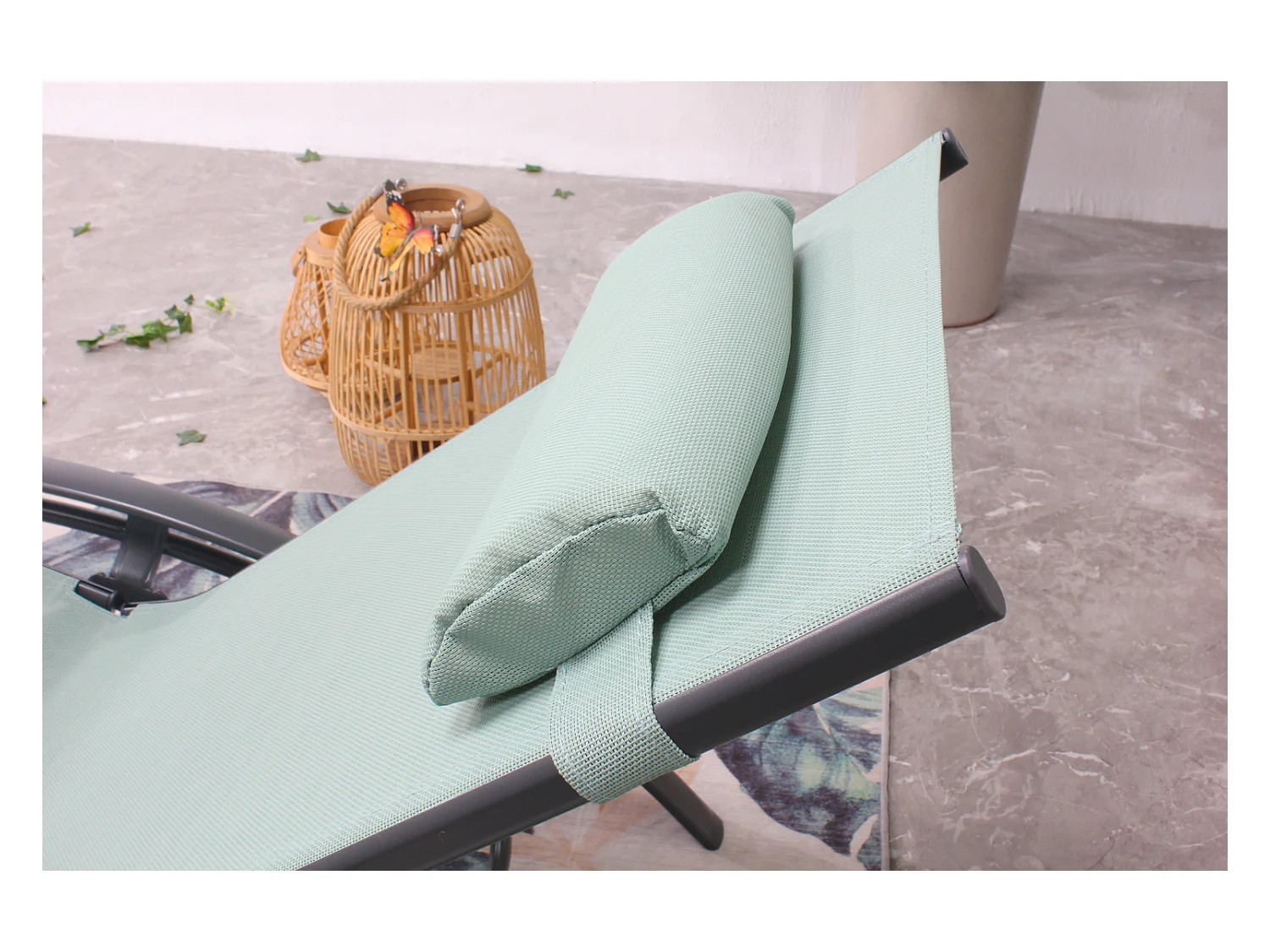 Lot de 2 transats en aluminium et toile PVC vert pastel BAHIA