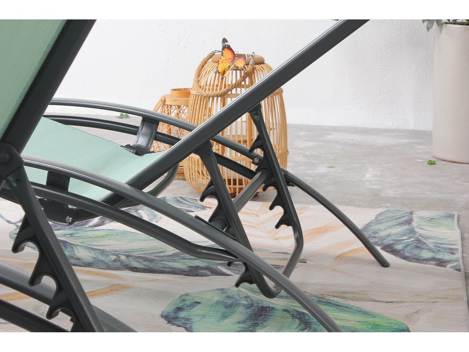 Lot de 2 transats en aluminium et toile PVC vert pastel BAHIA