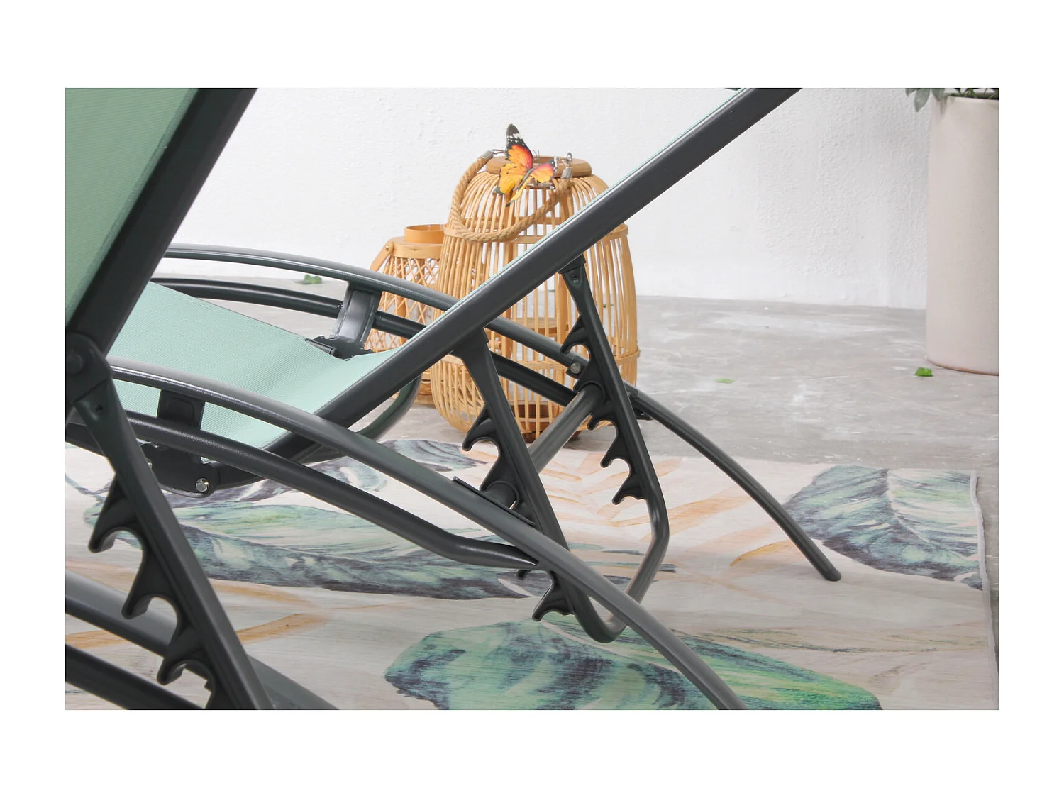 Lot de 2 transats en aluminium et toile PVC vert pastel BAHIA