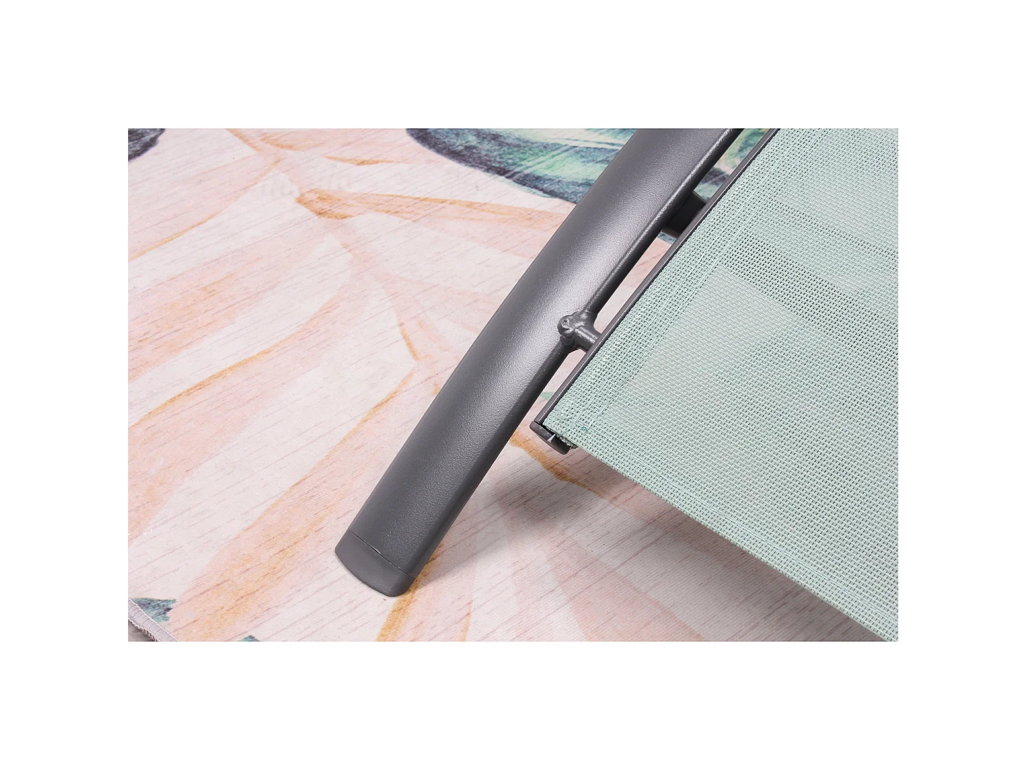 Lot de 2 transats en aluminium et toile PVC vert pastel BAHIA