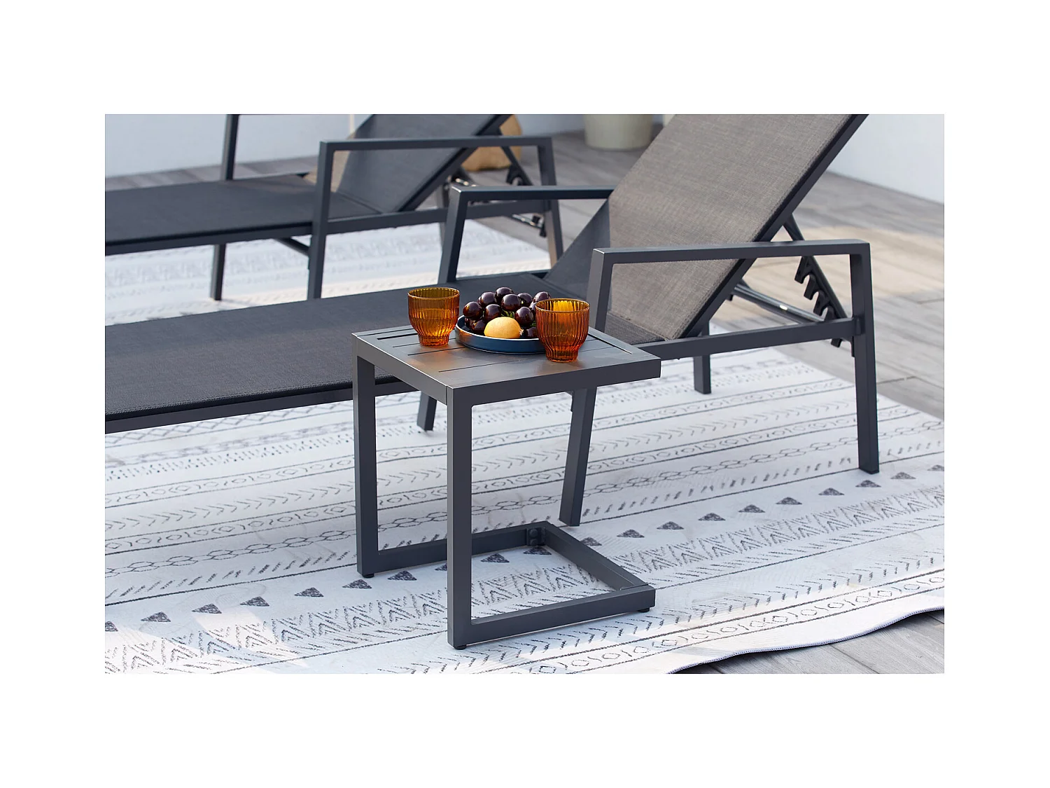 Lot de 2 transats et une table d'appoint noir BARI