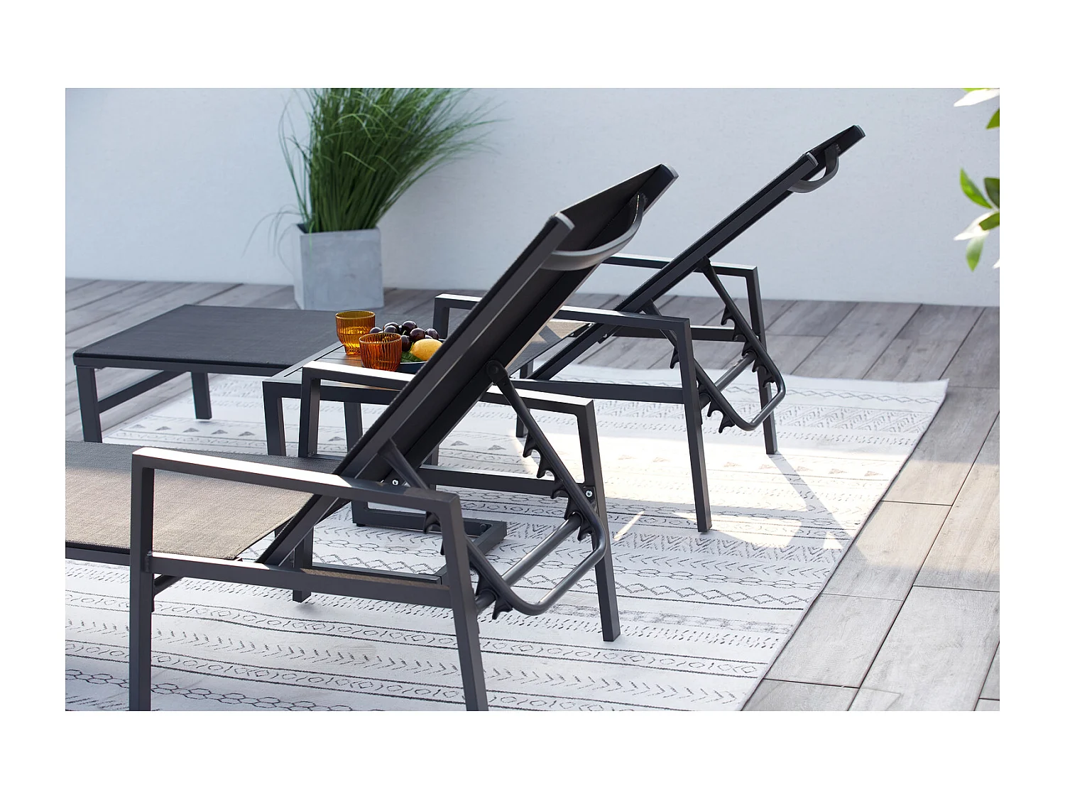 Lot de 2 transats et une table d'appoint noir BARI