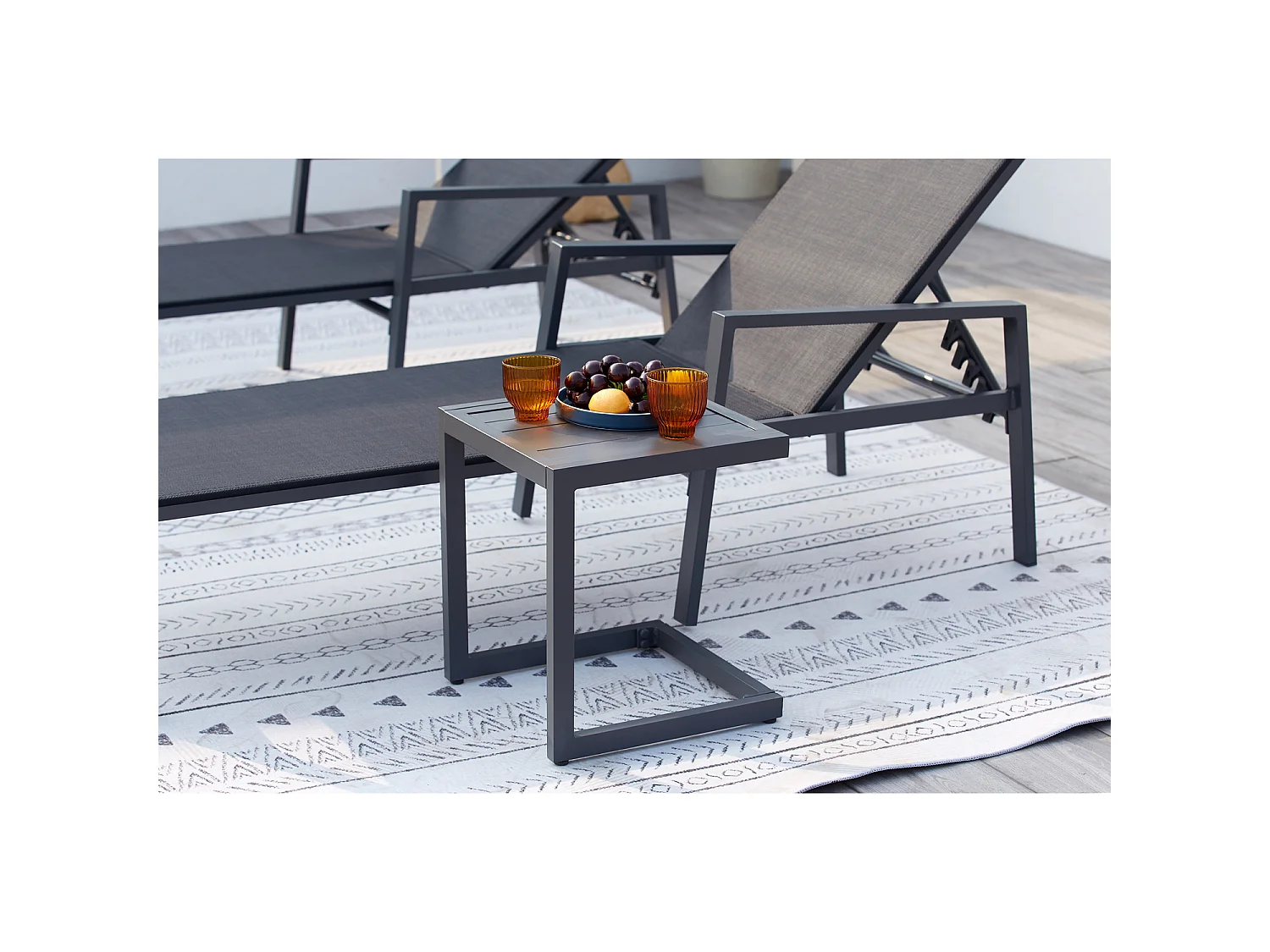 Set van 2 ligstoelen met bijzettafel zwart BARI - Strak design voor tuin of terras