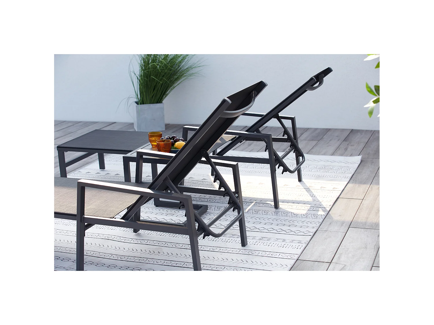 Set van 2 ligstoelen met bijzettafel zwart BARI - Strak design voor tuin of terras