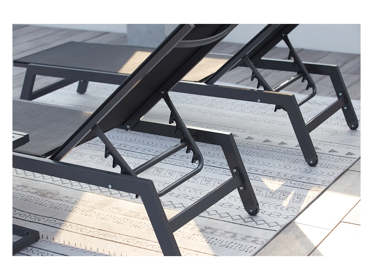 Set di 2 sdraio e un tavolino nero PRATO