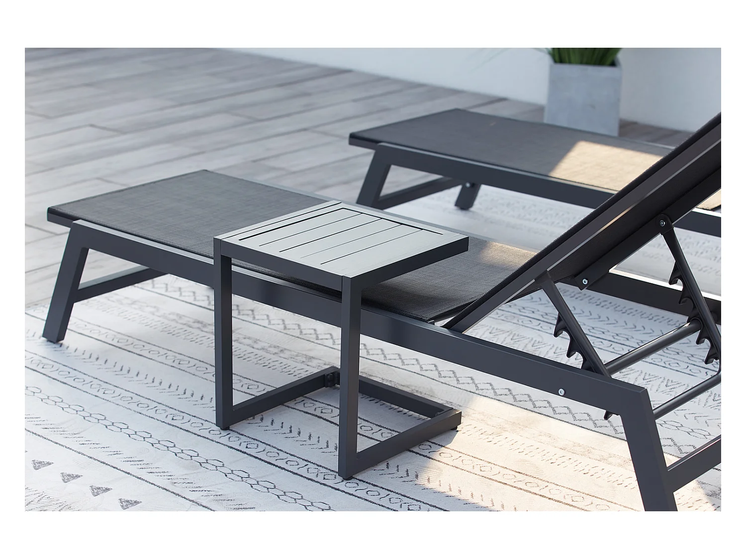 Set di 2 sdraio e un tavolino nero PRATO