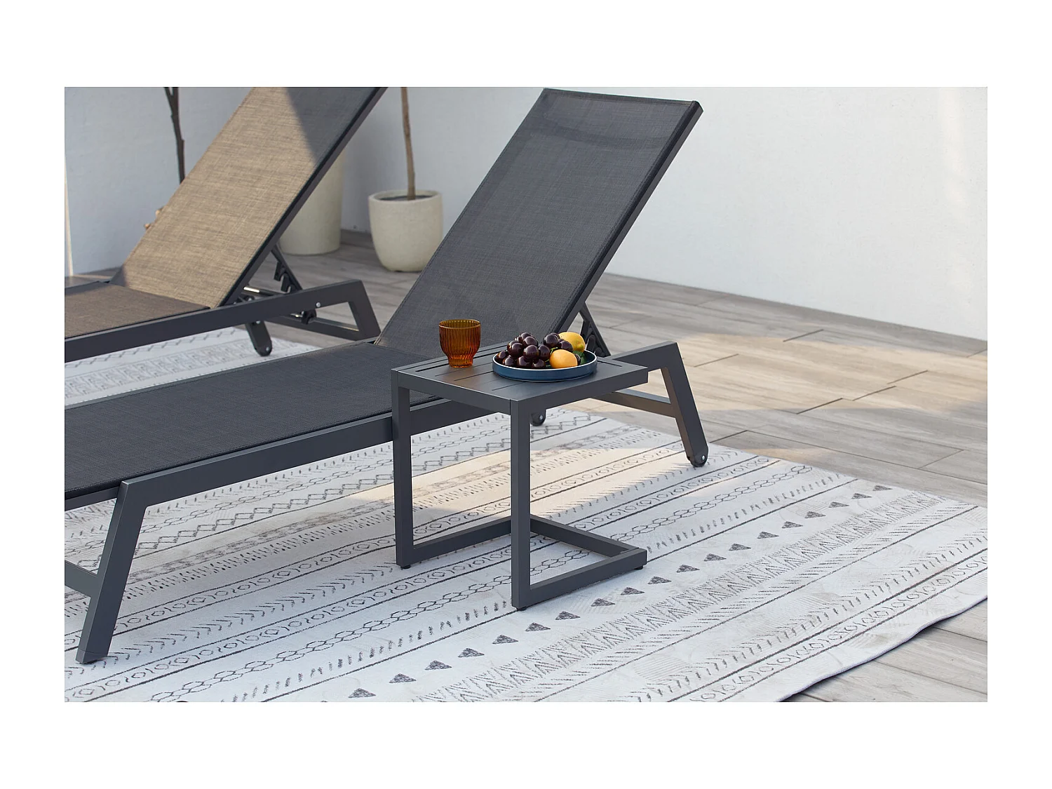 Lot de 2 transats et une table d'appoint noir PRATO