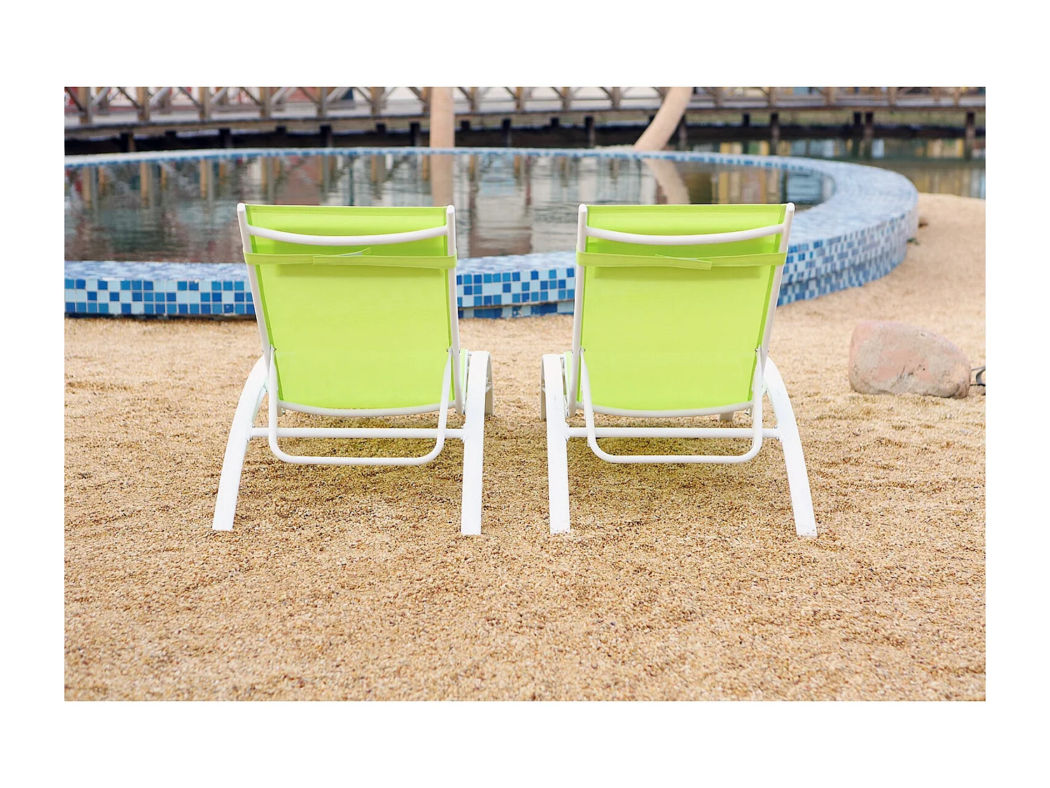 Lot de 2 transats empilables et ajustables en alu vert-blanc BAHIA