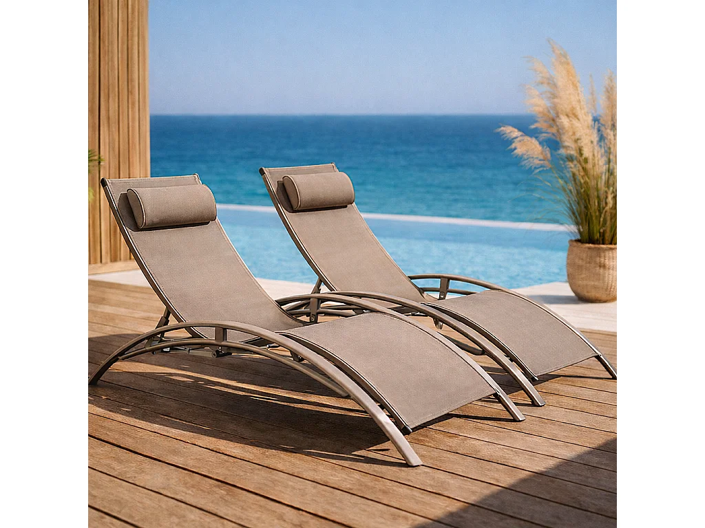 Transat ajustable et empilable avec pieds en acier capuccino LIMEA