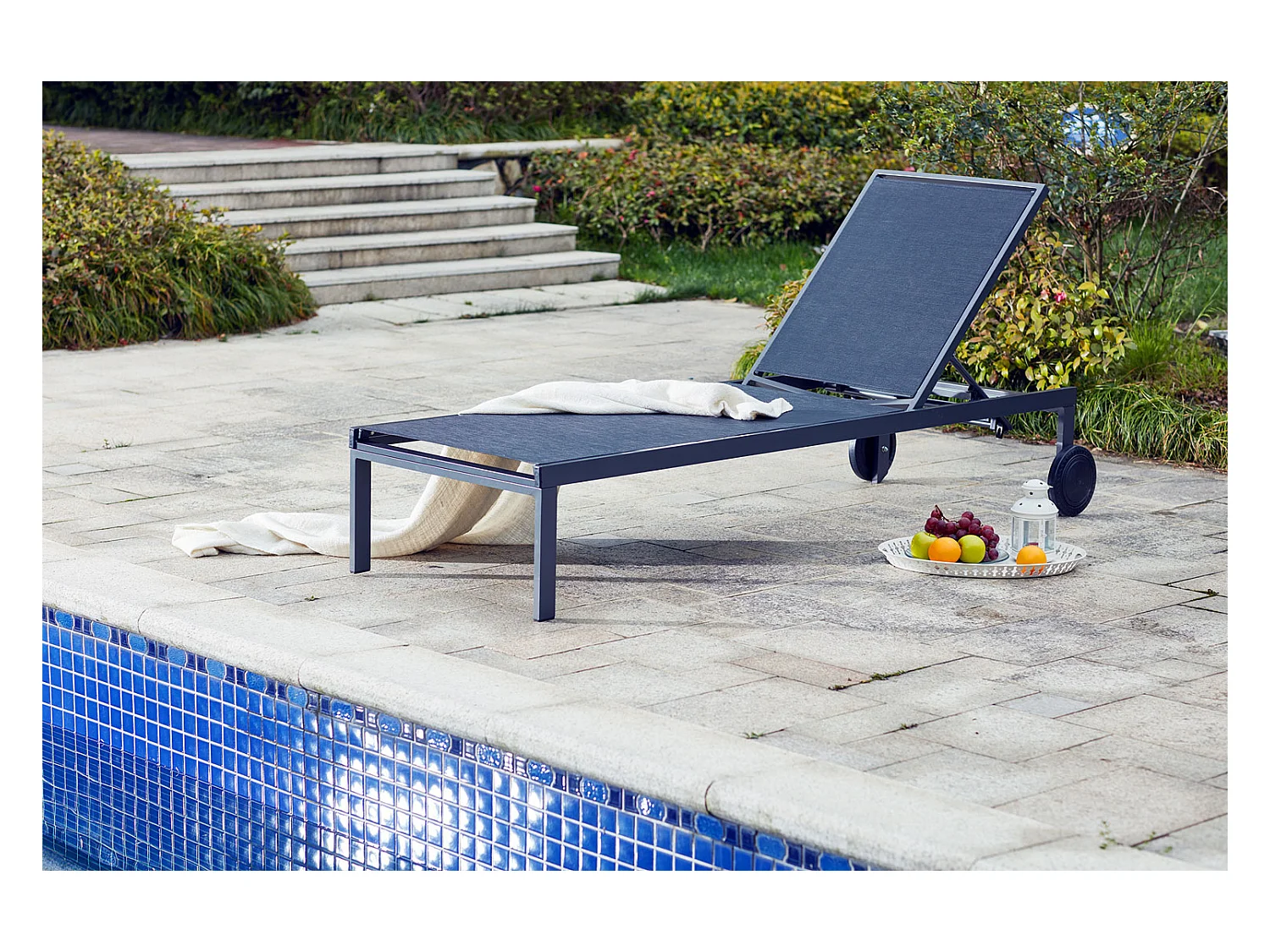 Conjunto de 2 espreguiçadeiras reclináveis em alumínio preto CUBA com tela ergonómica e resistente em PVC